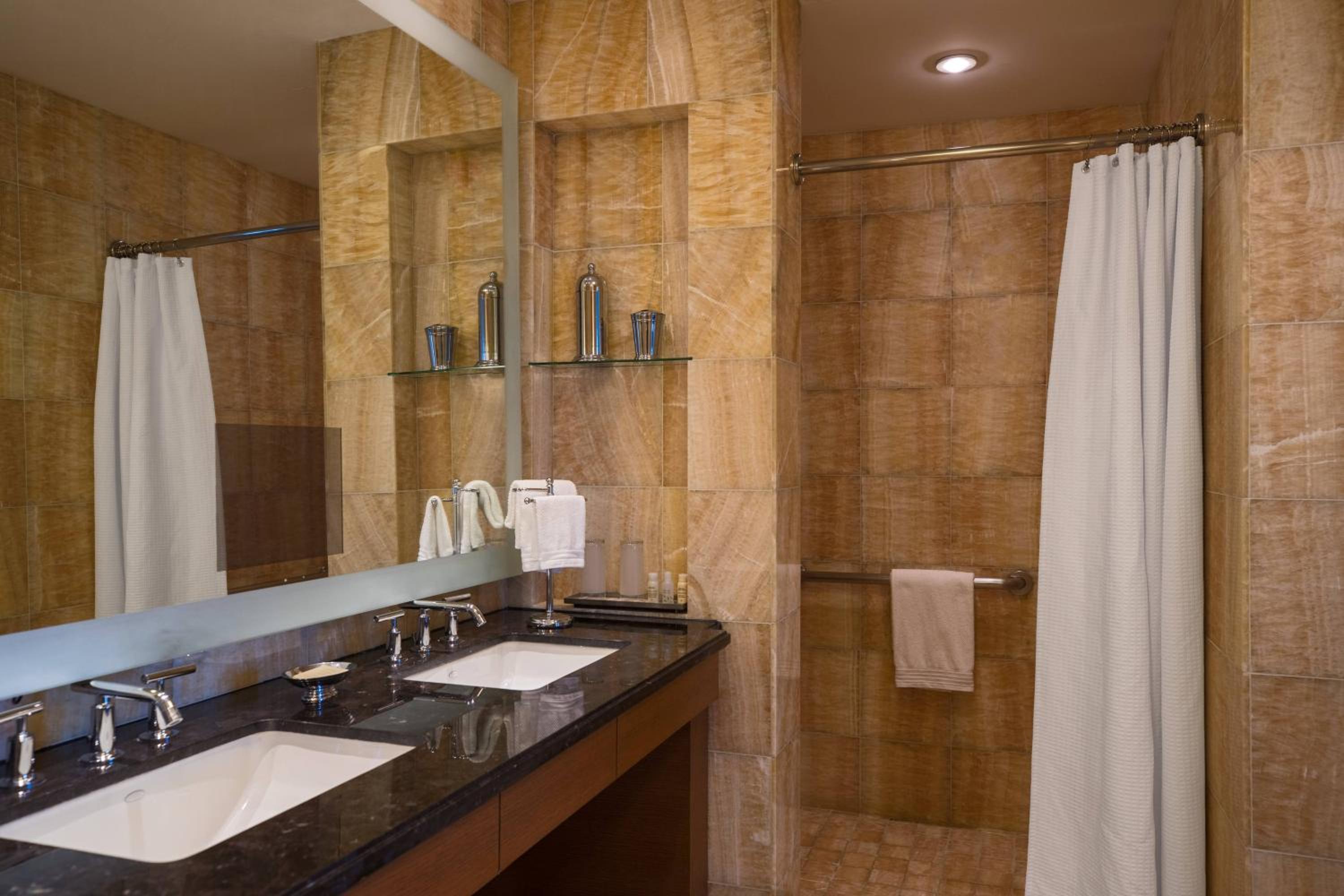 Schaumburg Vacations - Renaissance Schaumburg Convention Center Hotel - Property Image 3