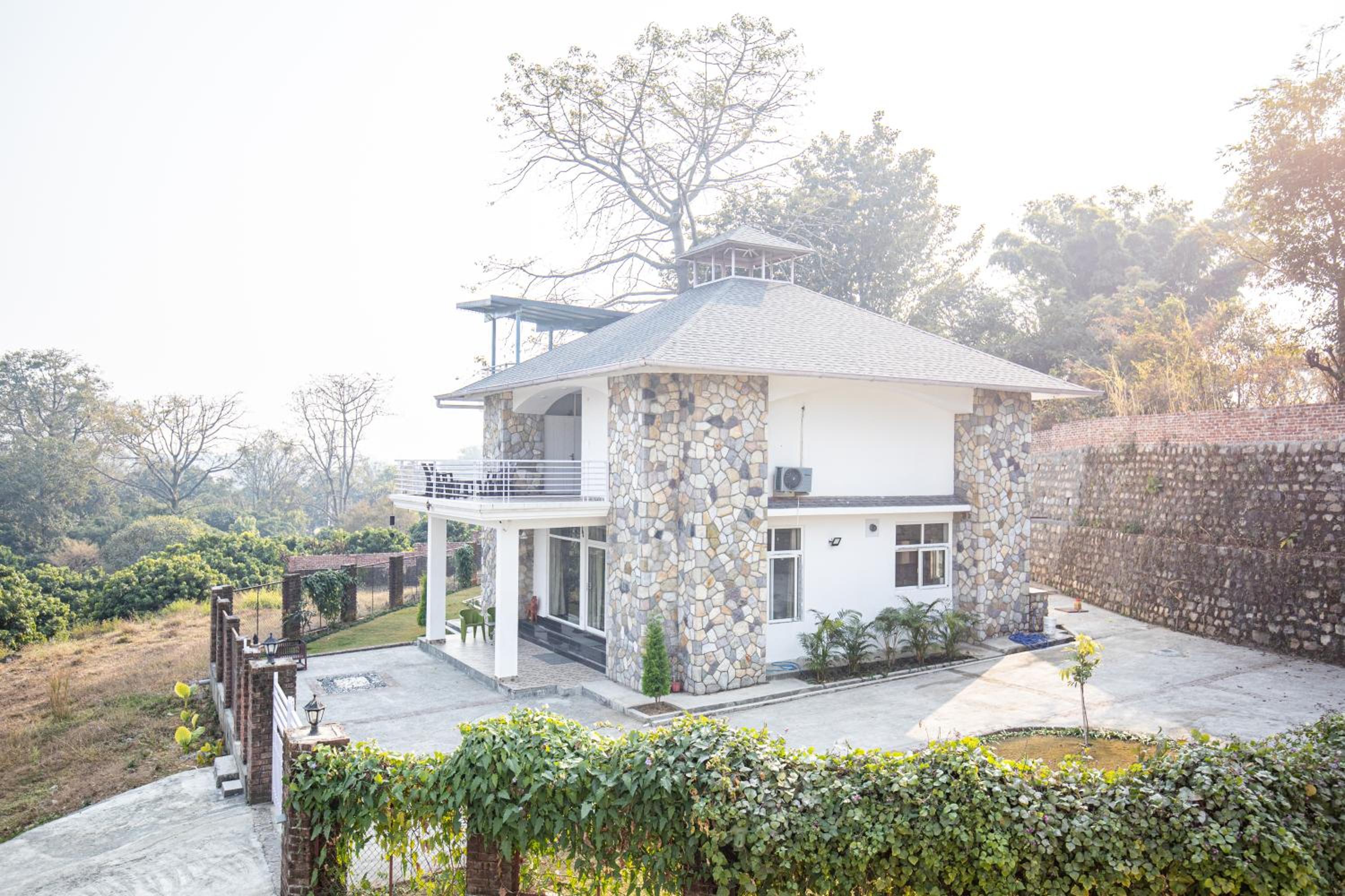 Lazy Fox Hideout - Panoramic View Cottage view 3