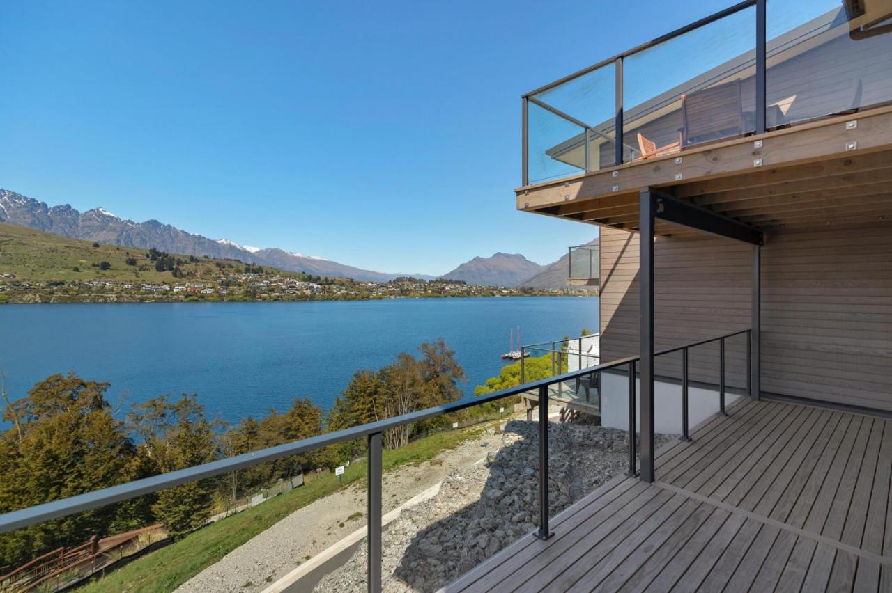 Luxury Lakeside Retreat view 3
