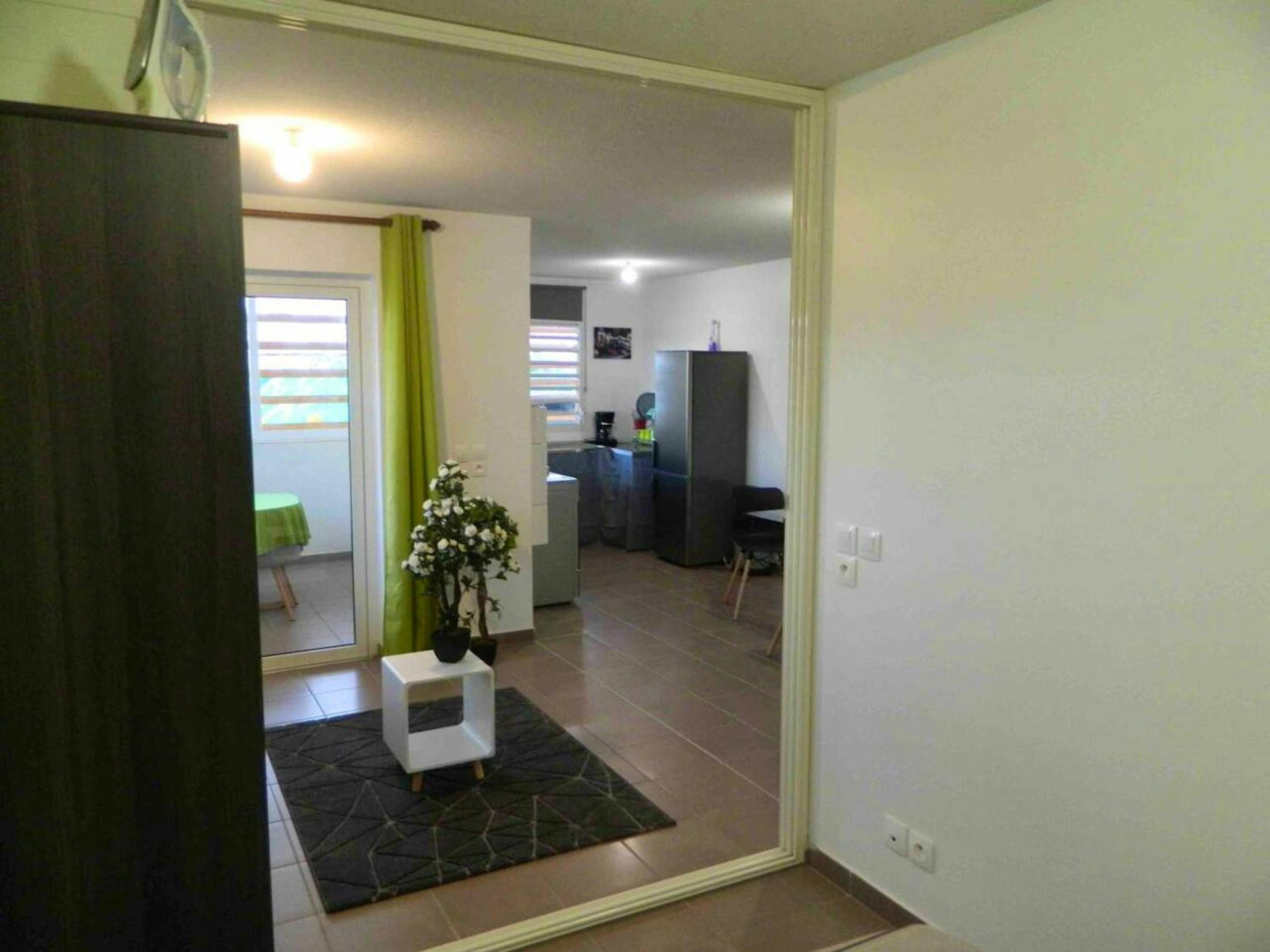 Appartement confortable Le Moule 45 m² avec parking view 5