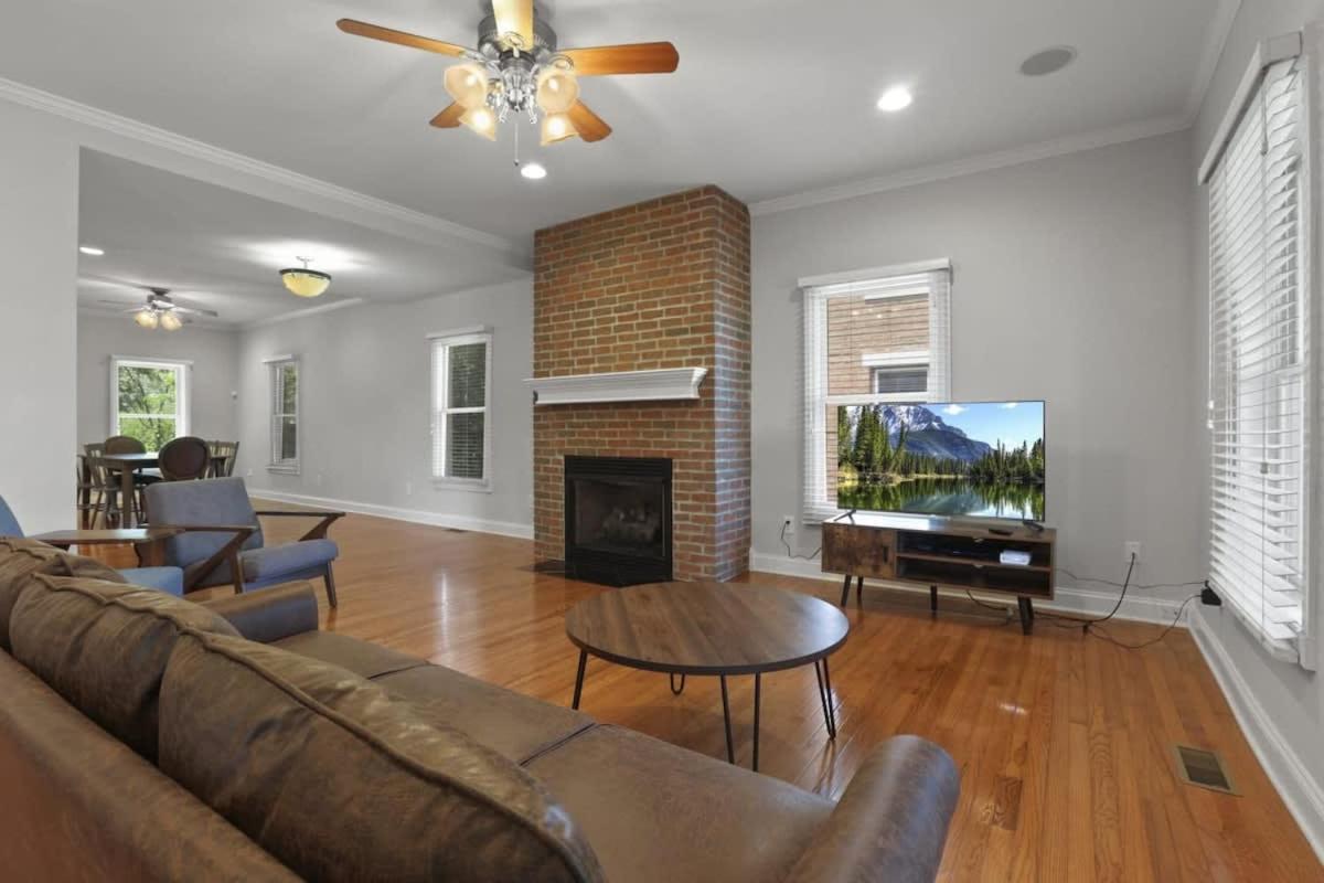 Housepitality - The Victorian Vacation Home view 3