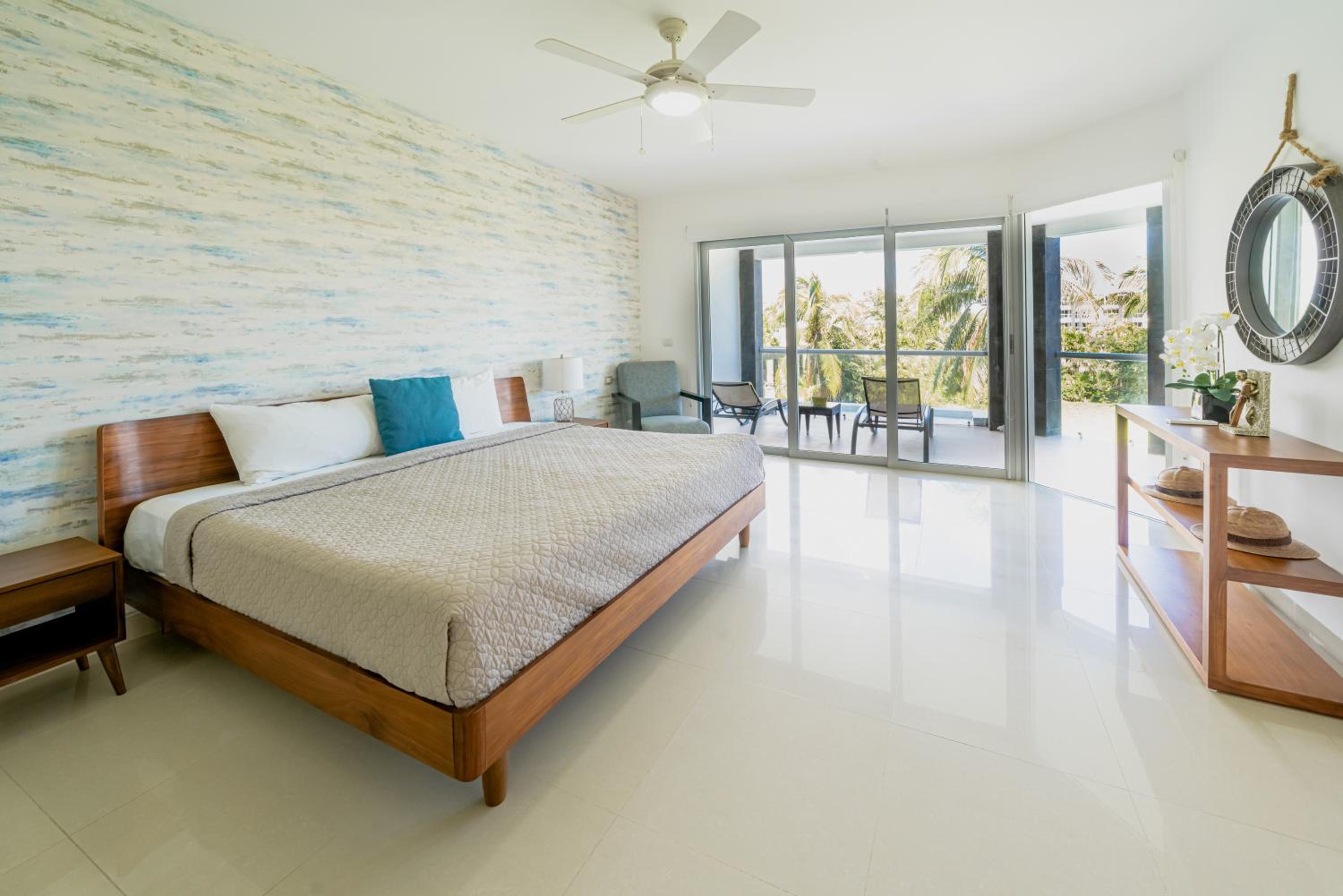 Luxury 2 BR Condo with tub & Infinity Pool - Beach Side At Mareazul - Sirenita G view 5