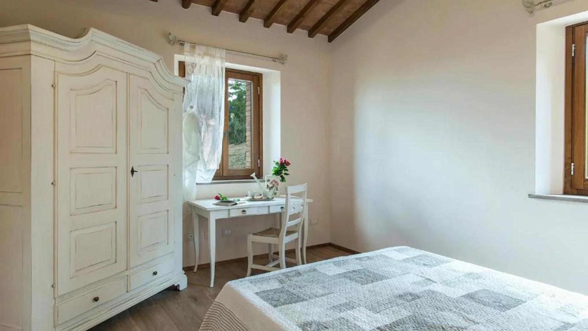 Casale con vista colline view 2