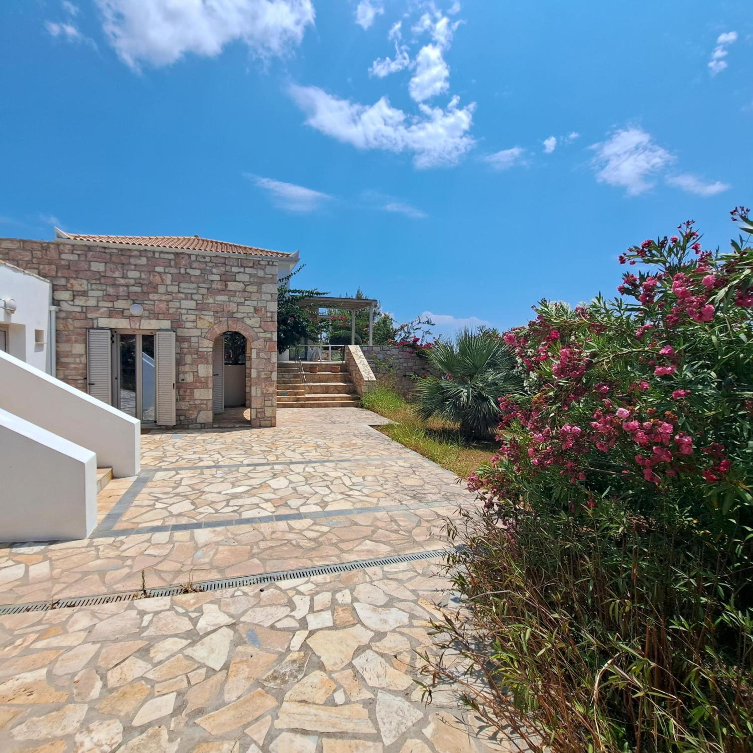 Villa Ammoudi