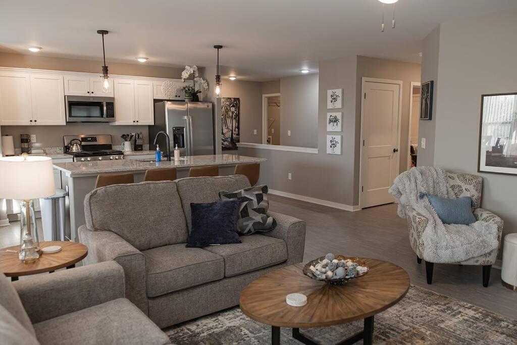 Rockford Vacations - Newly Built 3 Bedroom Home in Loves Park - Property Image 1