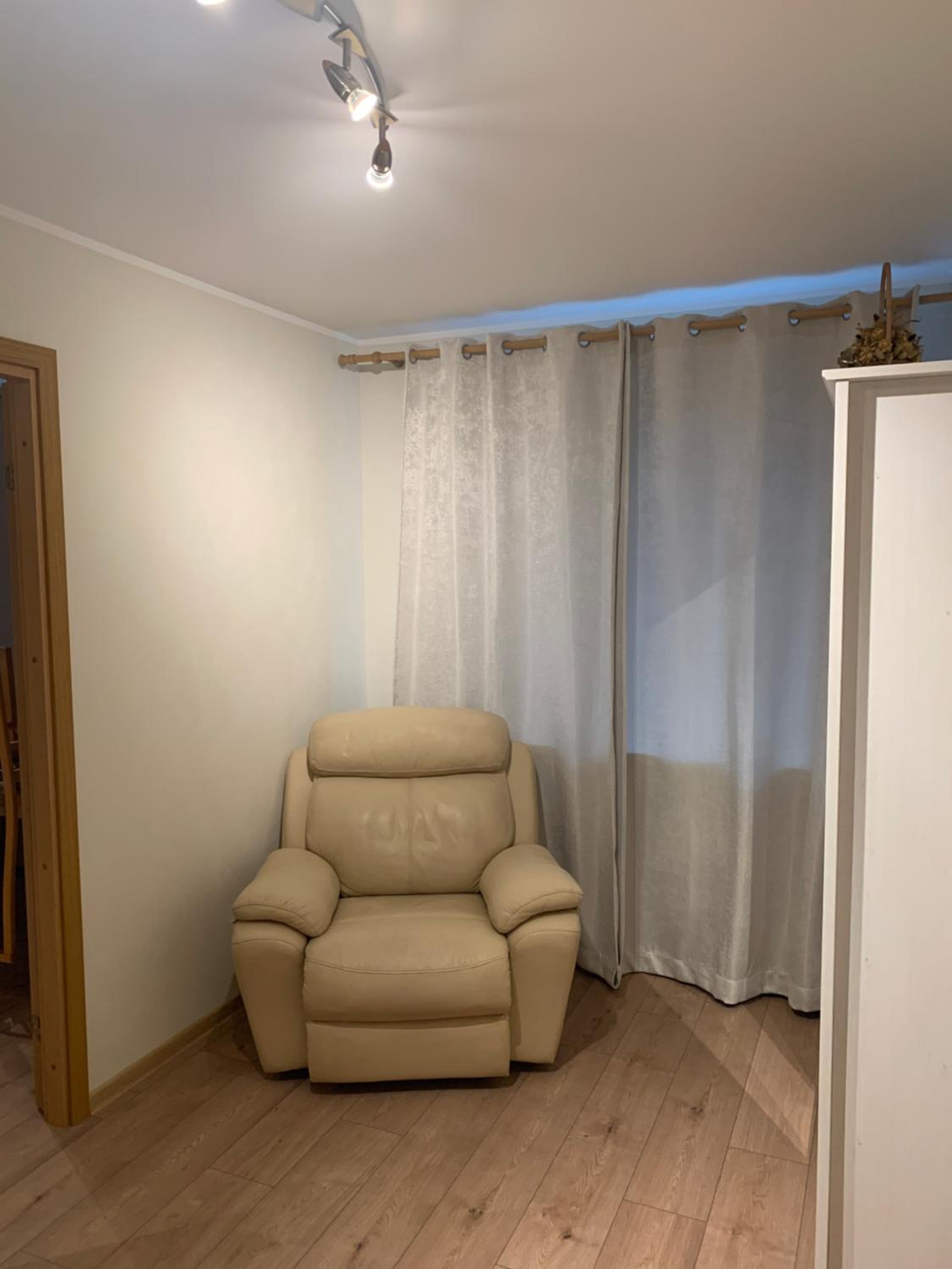 DIKOL Two-Room Apartment-SELF CHECK-in & FREE Parking Near City Center