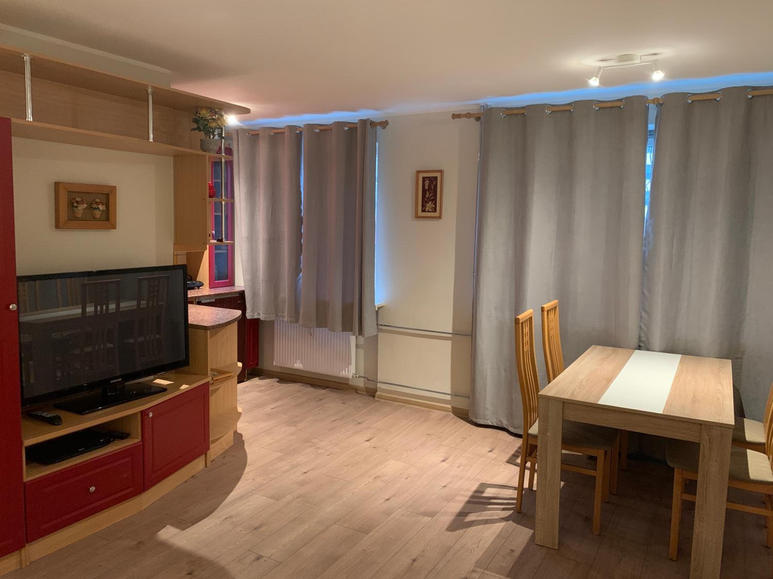 DIKOL Two-Room Apartment-SELF CHECK-in & FREE Parking Near City Center