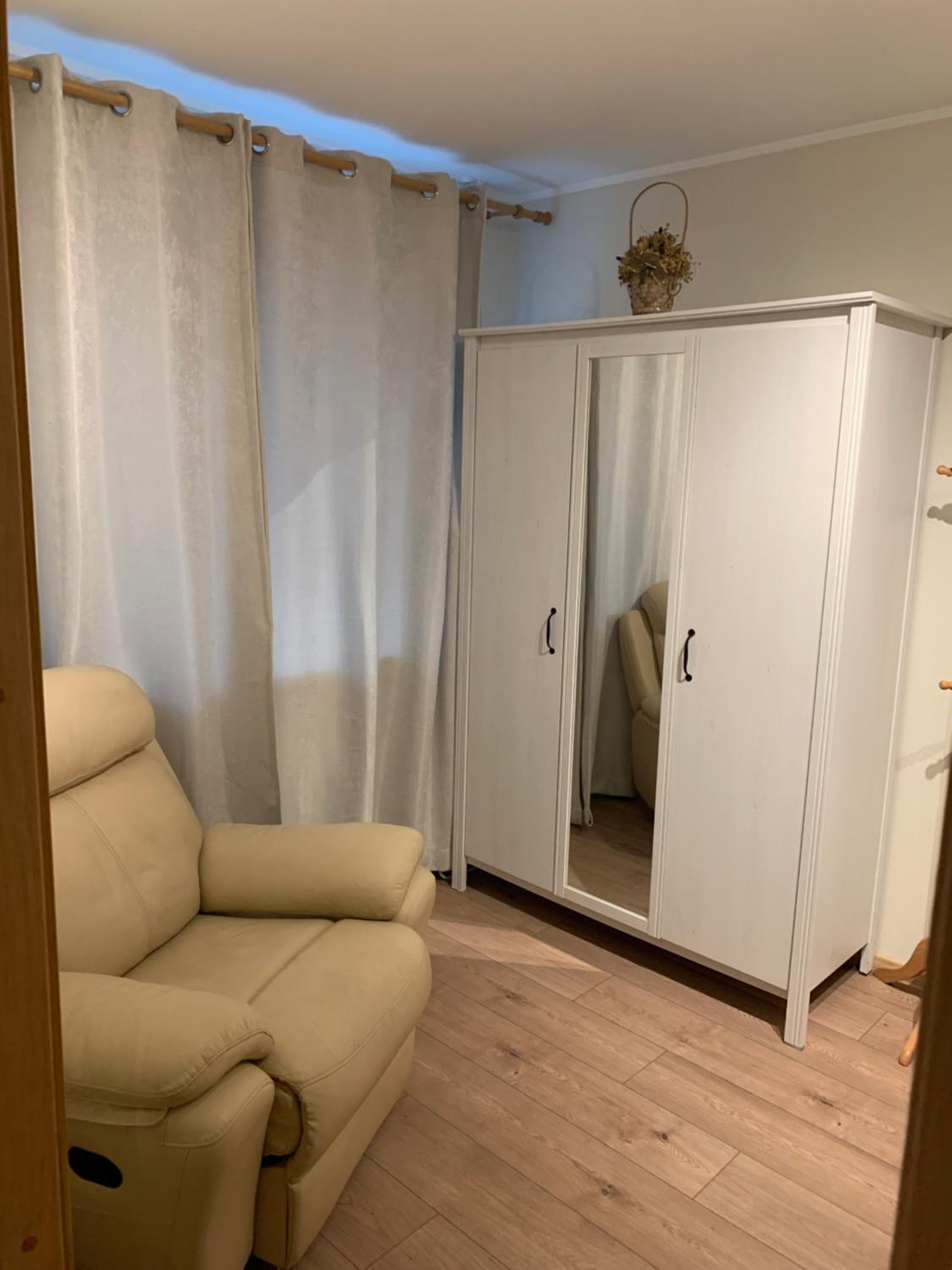 DIKOL Two-Room Apartment-SELF CHECK-in & FREE Parking Near City Center