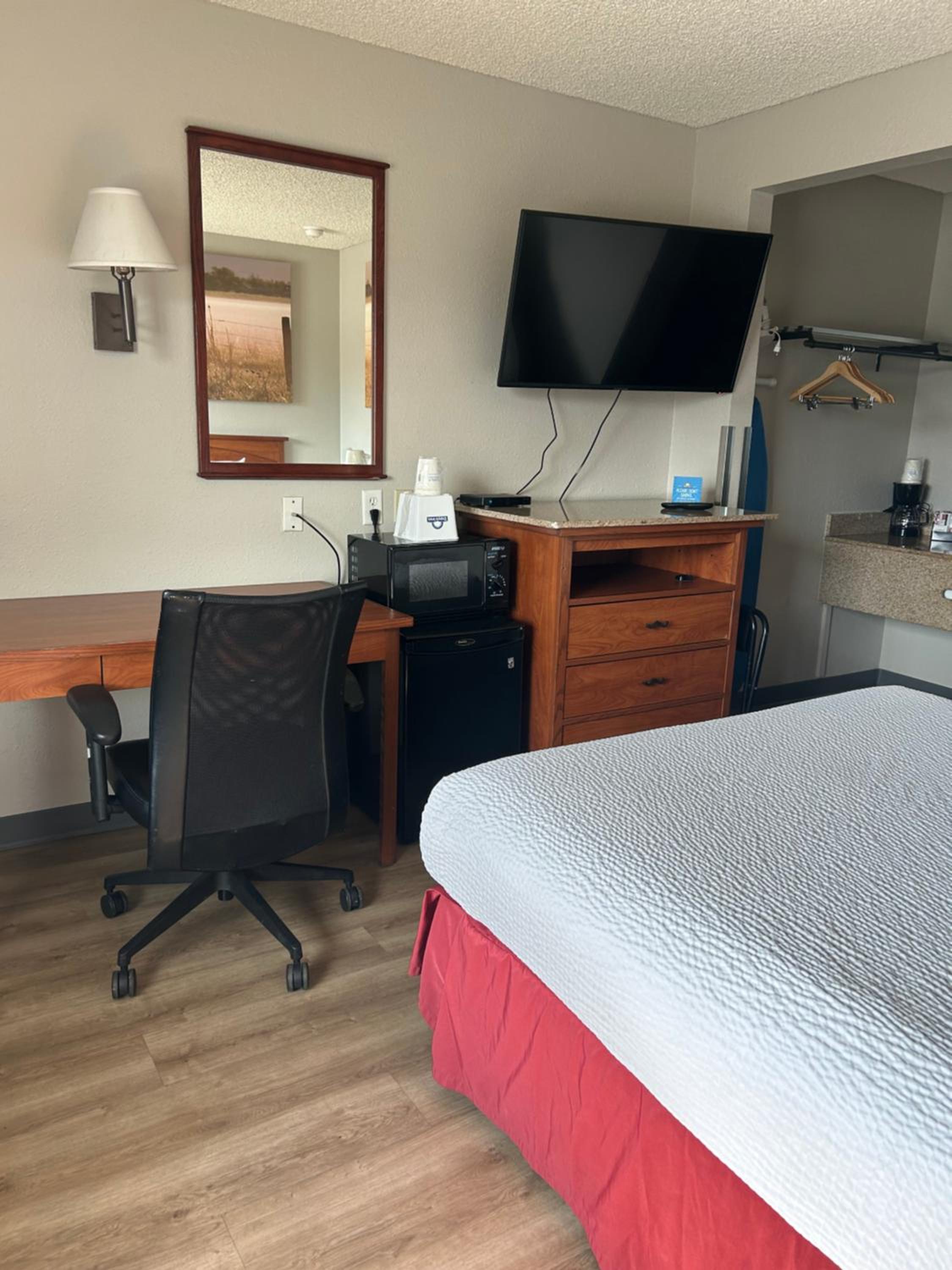 Turlock Vacations - Days Inn by Wyndham Turlock - Property Image 19