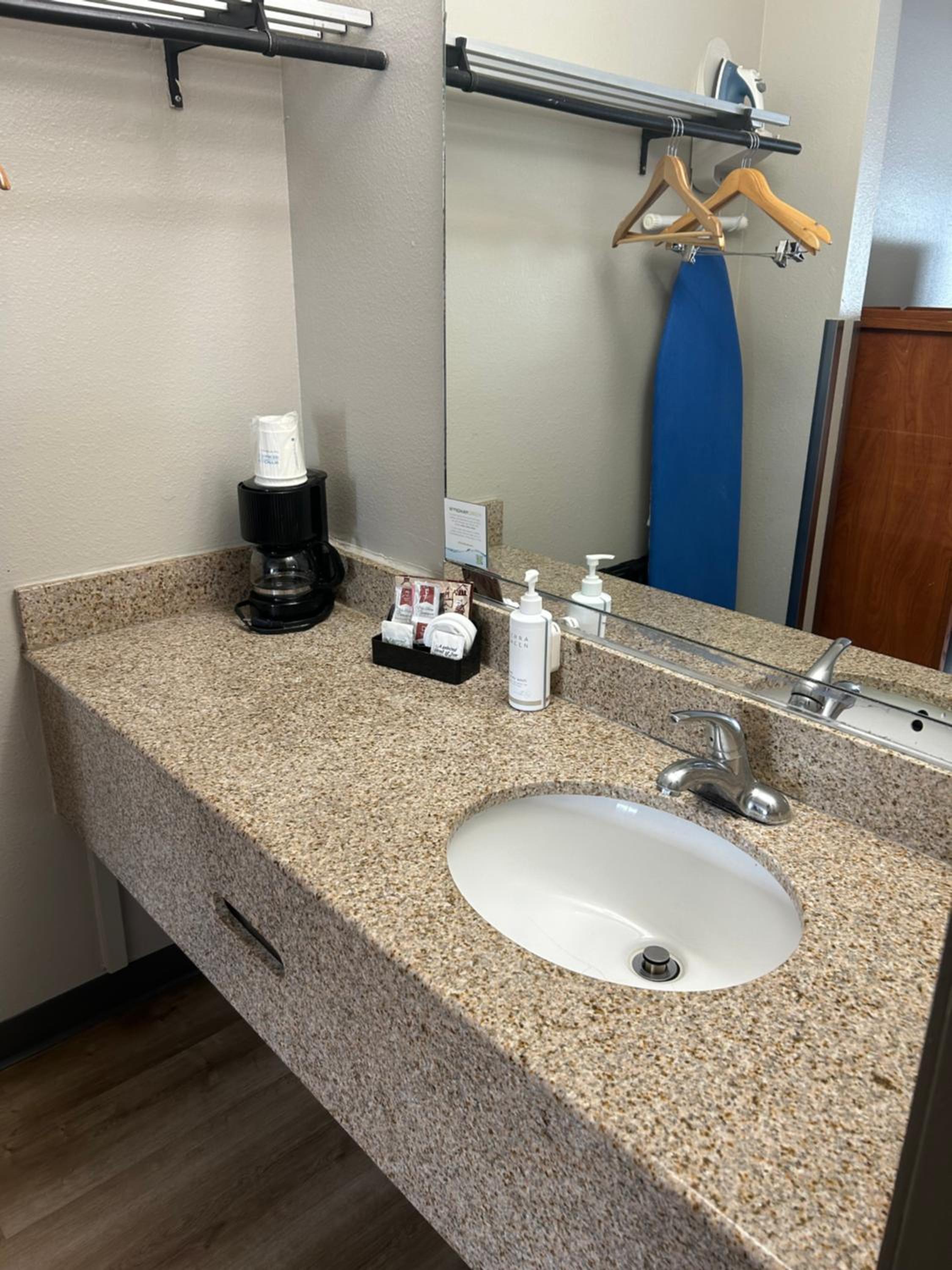 Turlock Vacations - Days Inn by Wyndham Turlock - Property Image 40