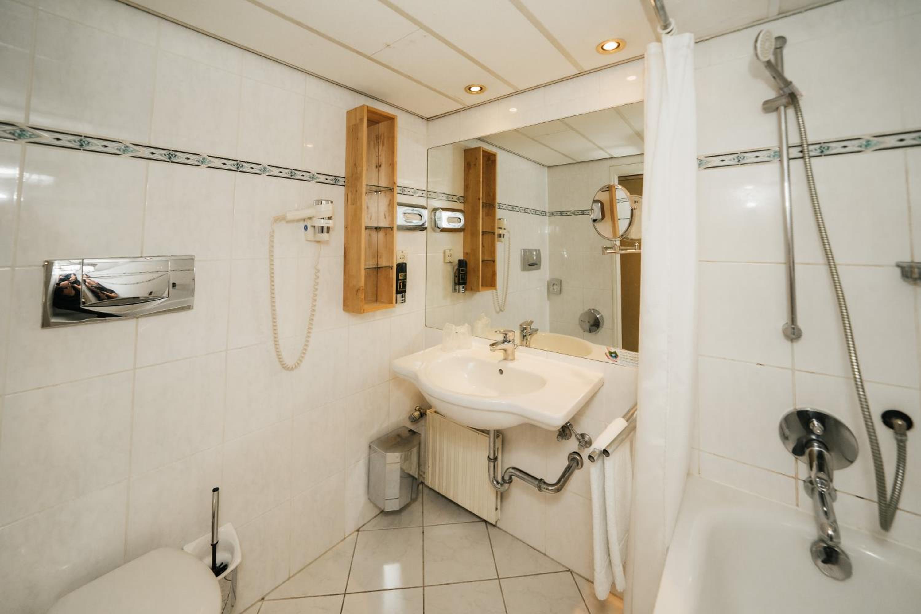 Savoy Hotel - Property Image 32