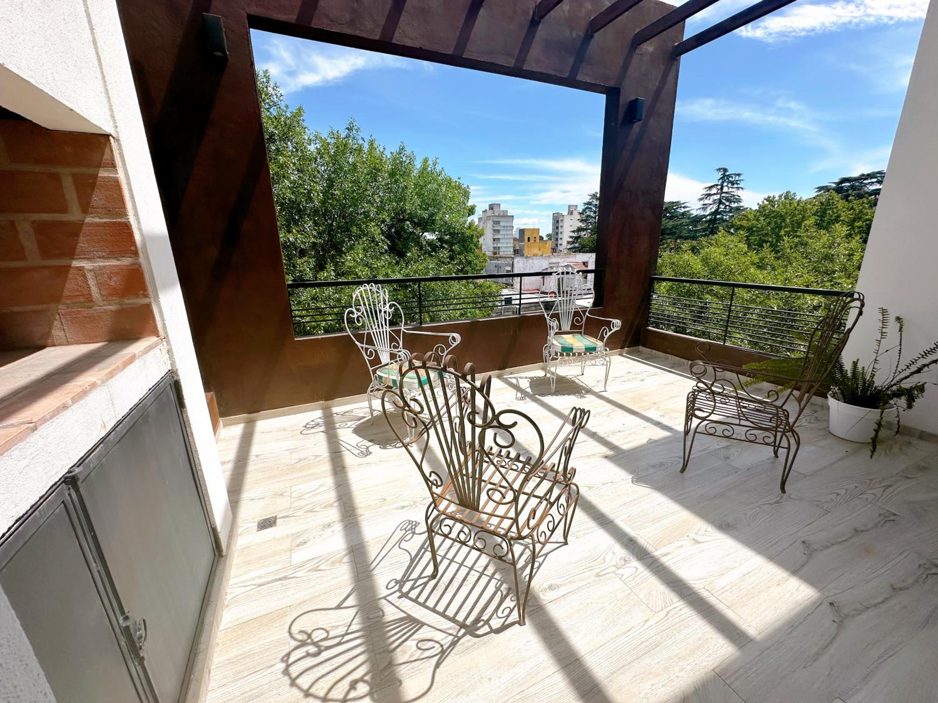 Pausa Soñada Junin BsAs -Dpto de 2 dormitorios con terraza y parrilla