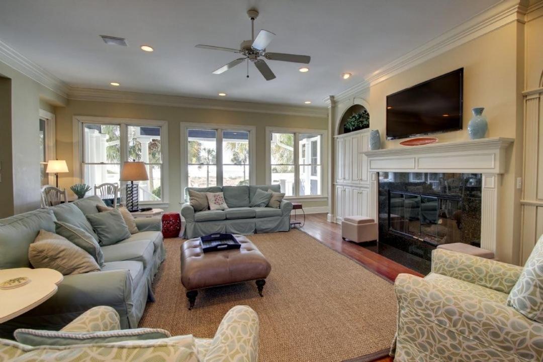 3902 Palm Blvd by AvantStay Beach Access Oceanfront Views w Pool