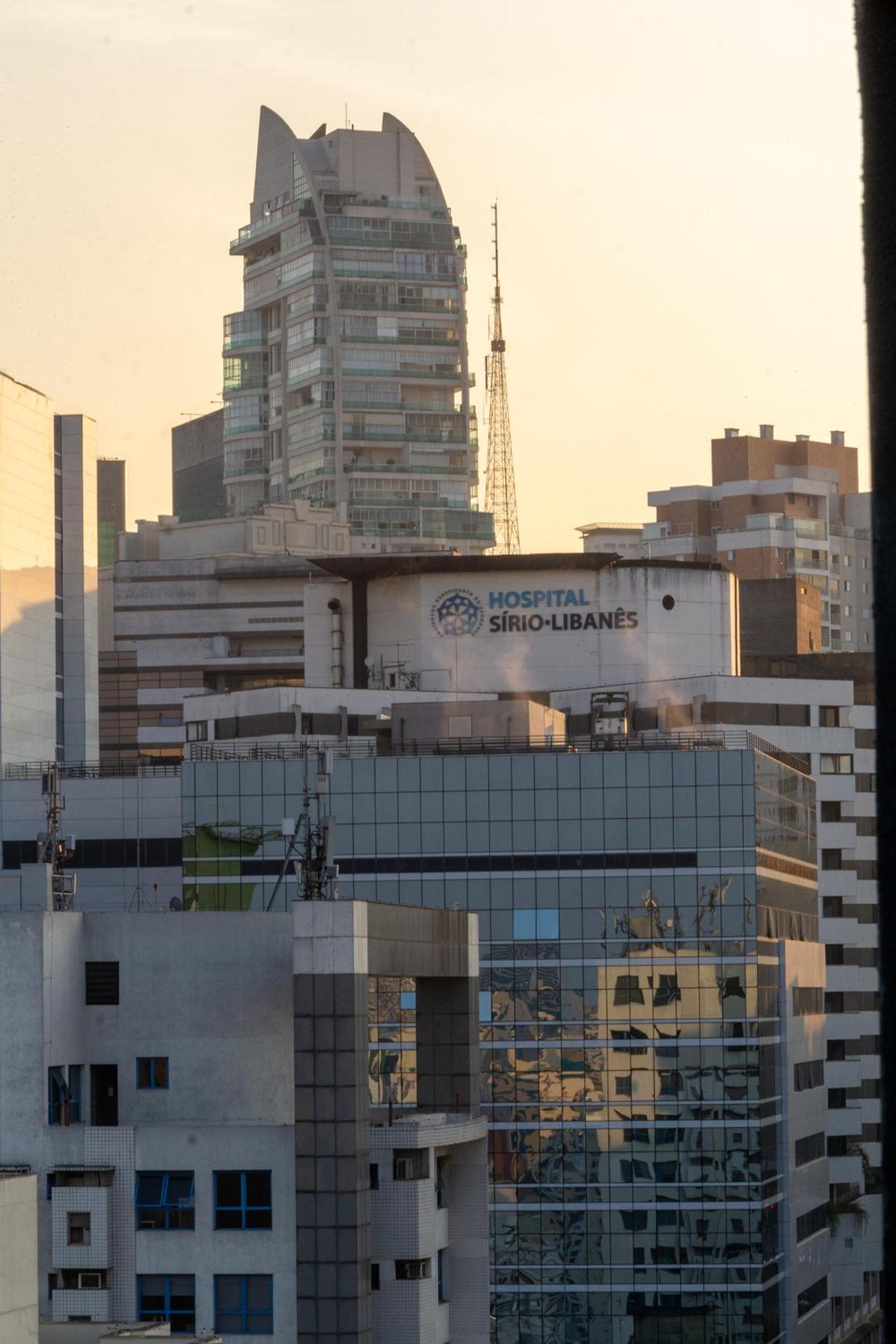 Luz e cores ao lado do Hospital Sírio Libanês e Frei Caneca