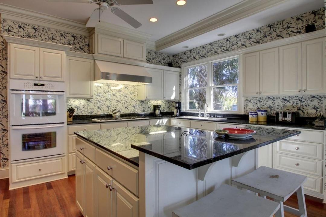 3902 Palm Blvd by AvantStay Beach Access Oceanfront Views w Pool