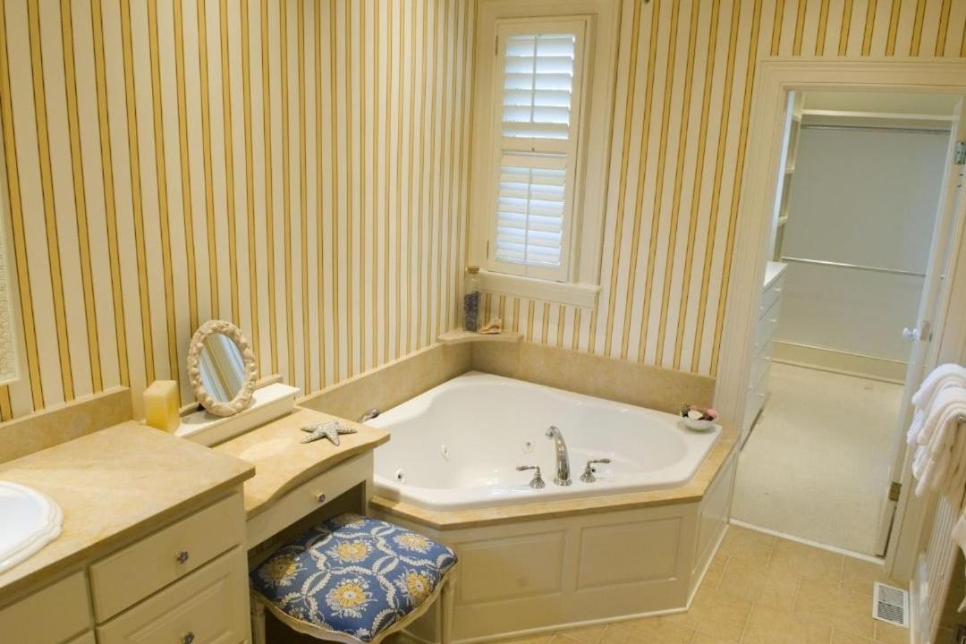 3902 Palm Blvd by AvantStay Beach Access Oceanfront Views w Pool