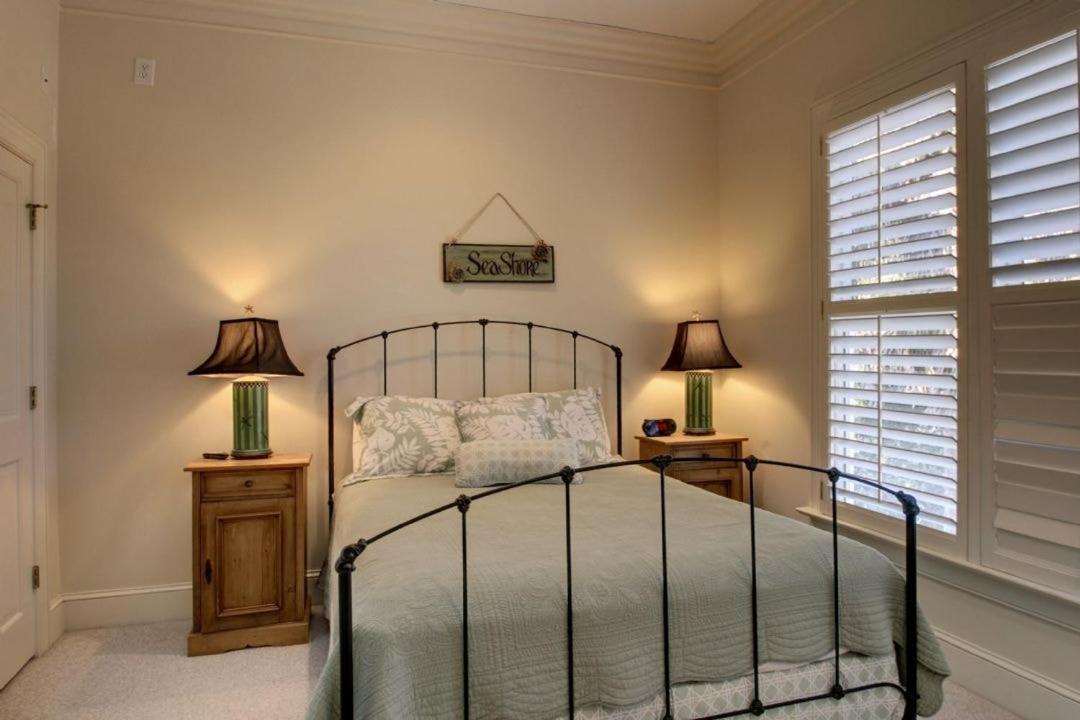 3902 Palm Blvd by AvantStay Beach Access Oceanfront Views w Pool
