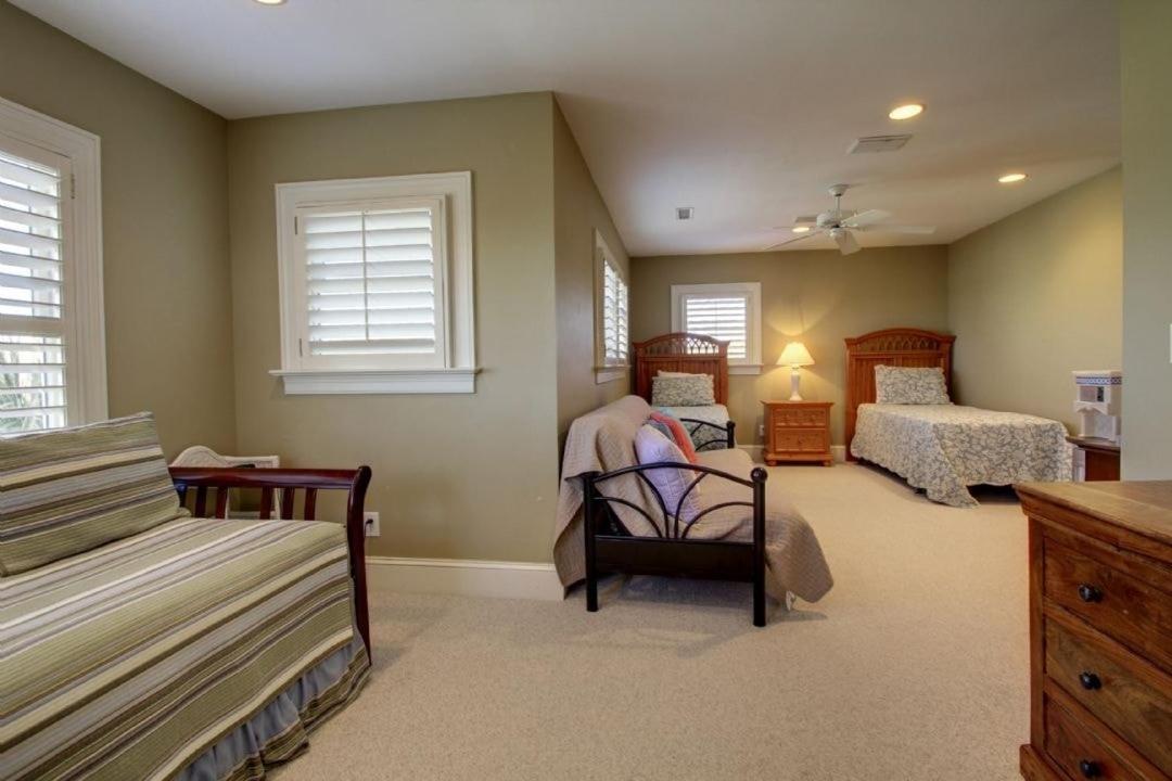 3902 Palm Blvd by AvantStay Beach Access Oceanfront Views w Pool