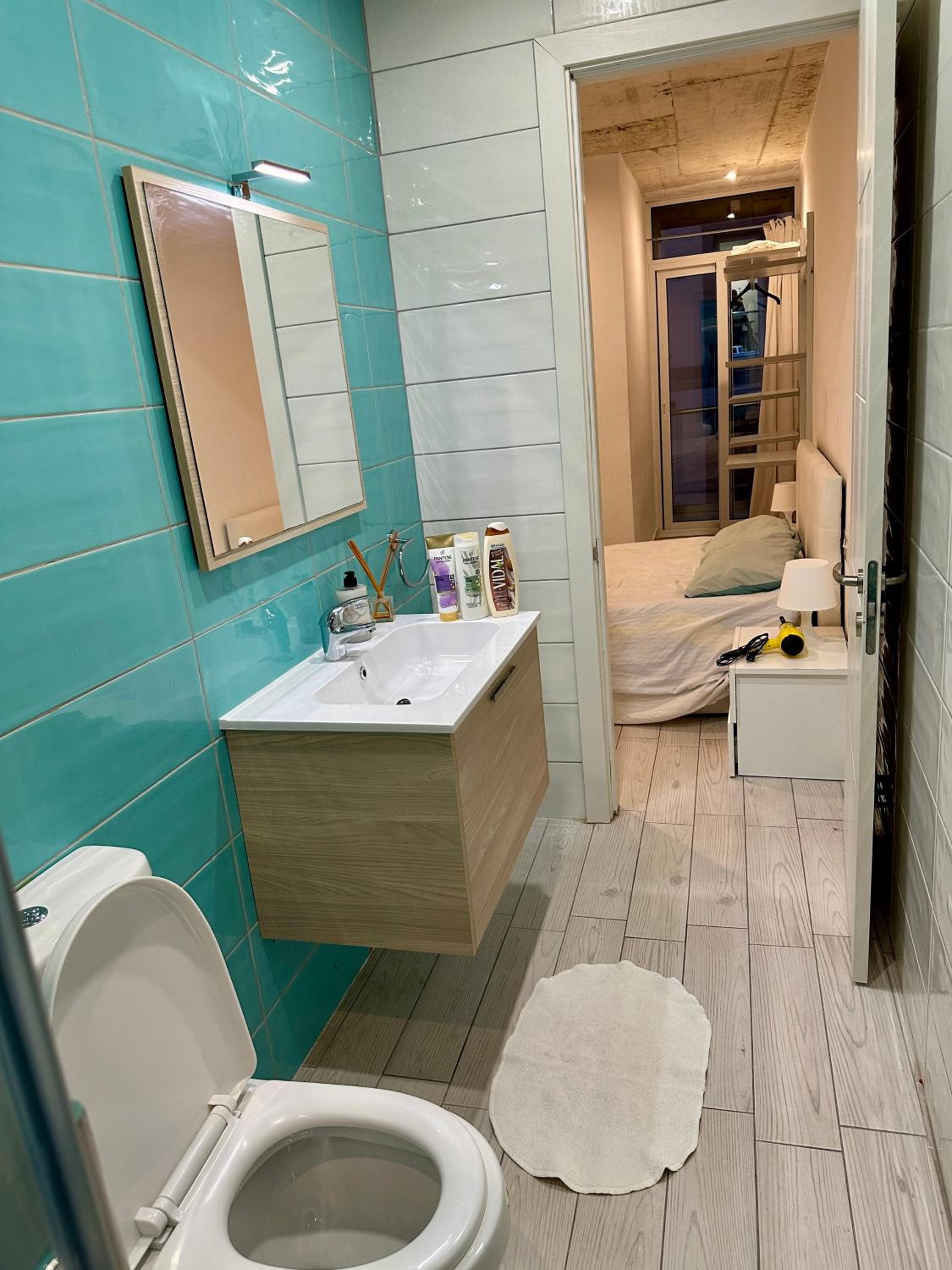 Heart of the Paceville Modern Apartment! photo 3