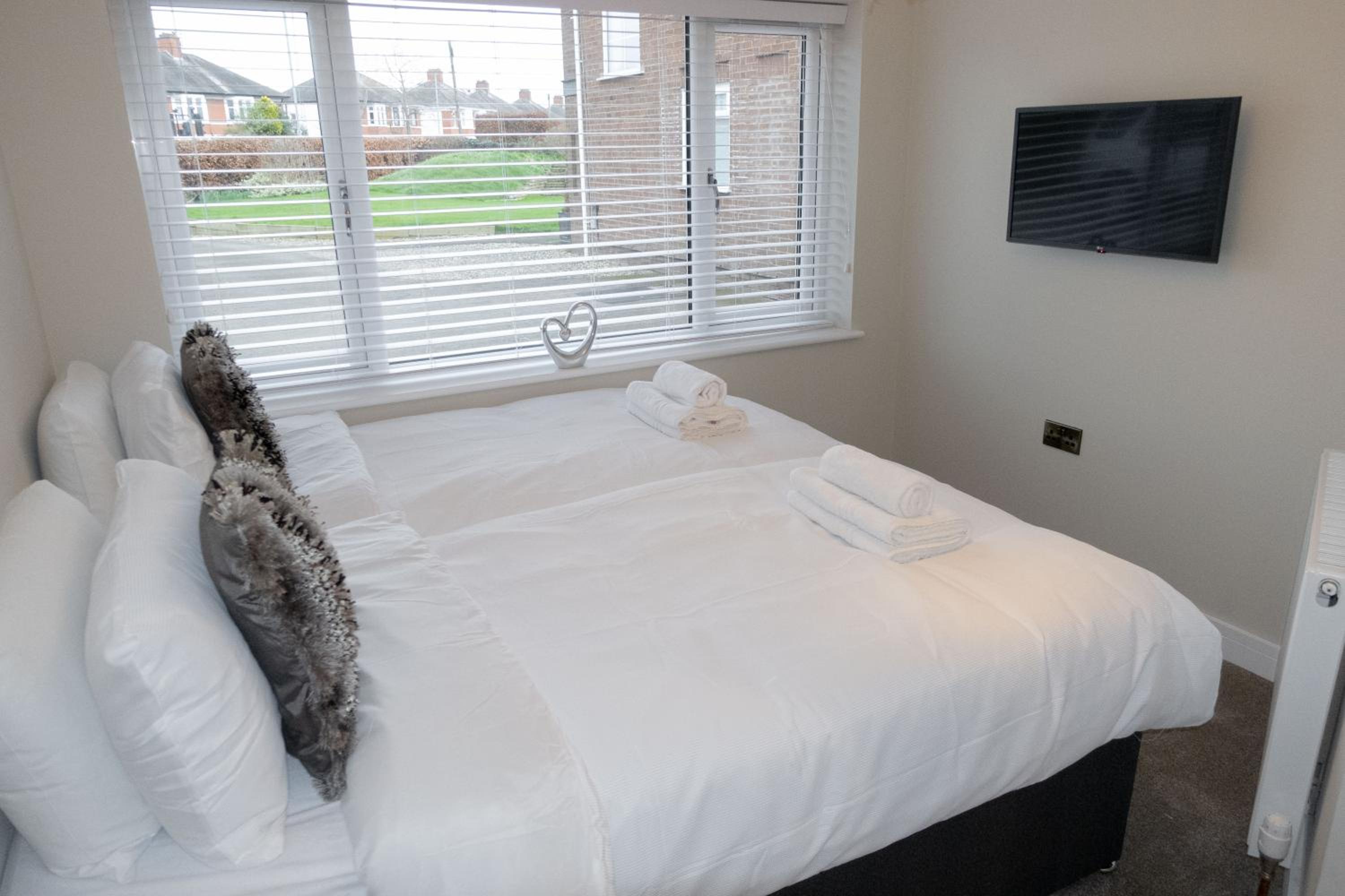 Contemporary new build with parking & garden in central location