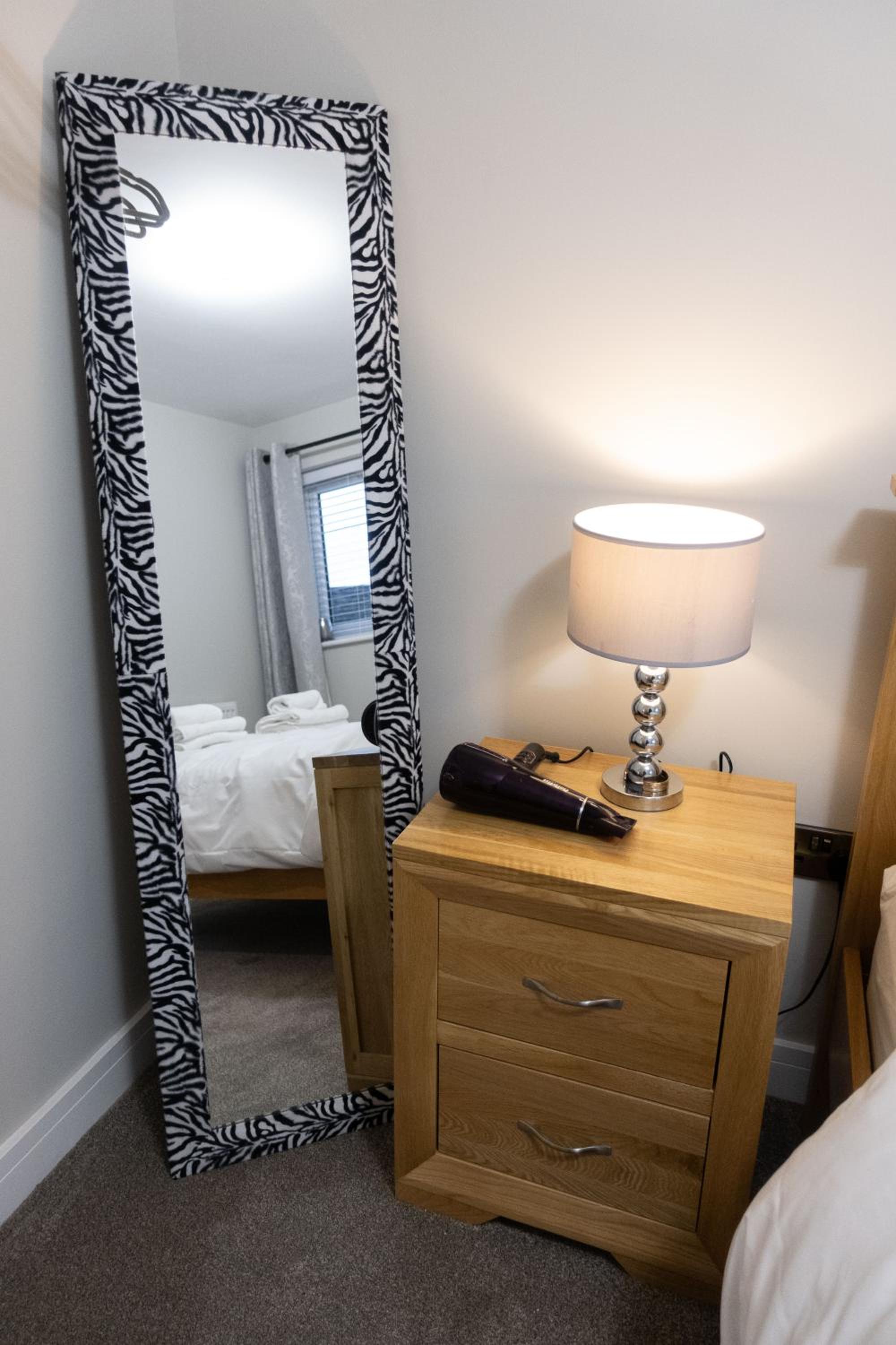 Contemporary new build with parking & garden in central location