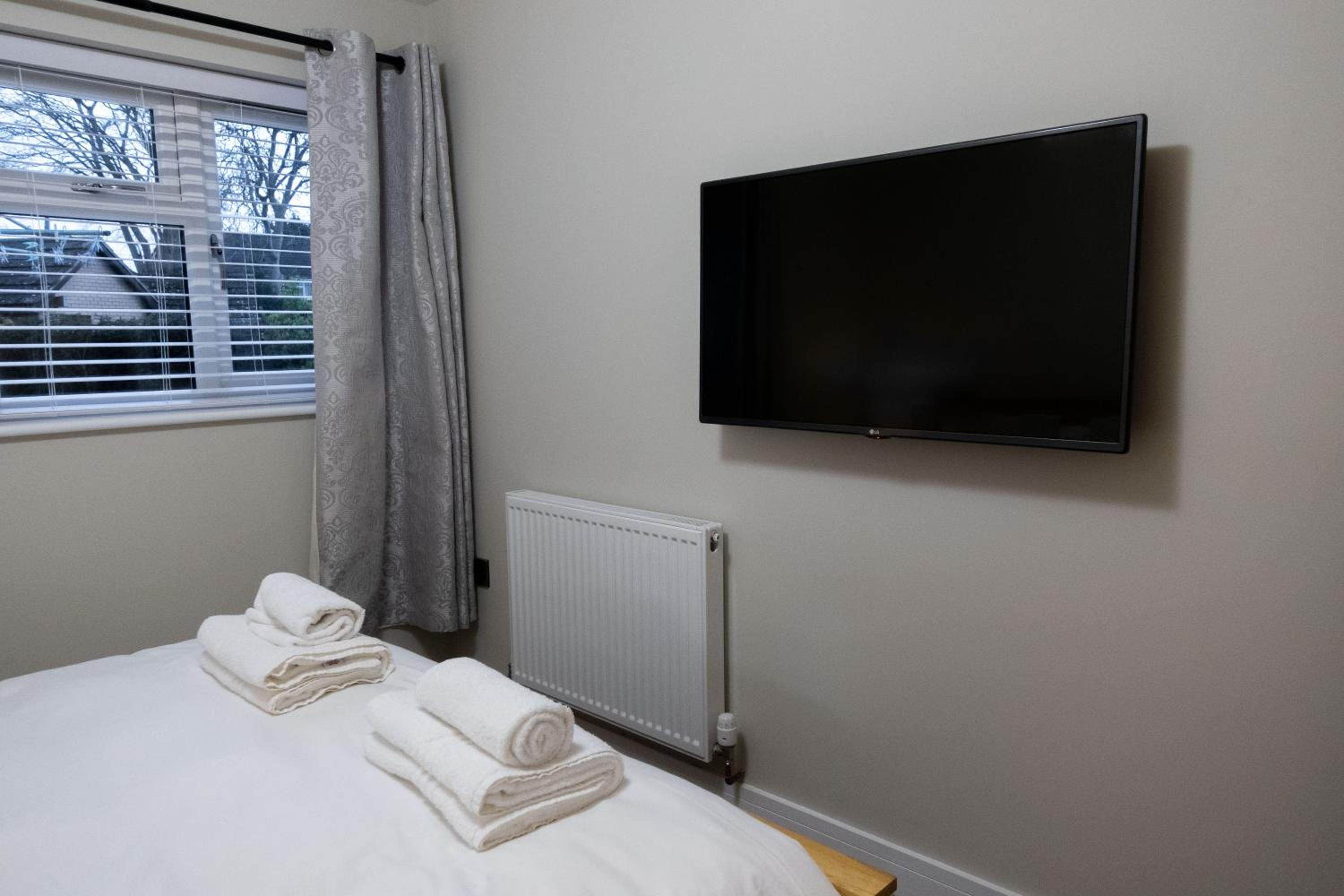 Contemporary new build with parking & garden in central location
