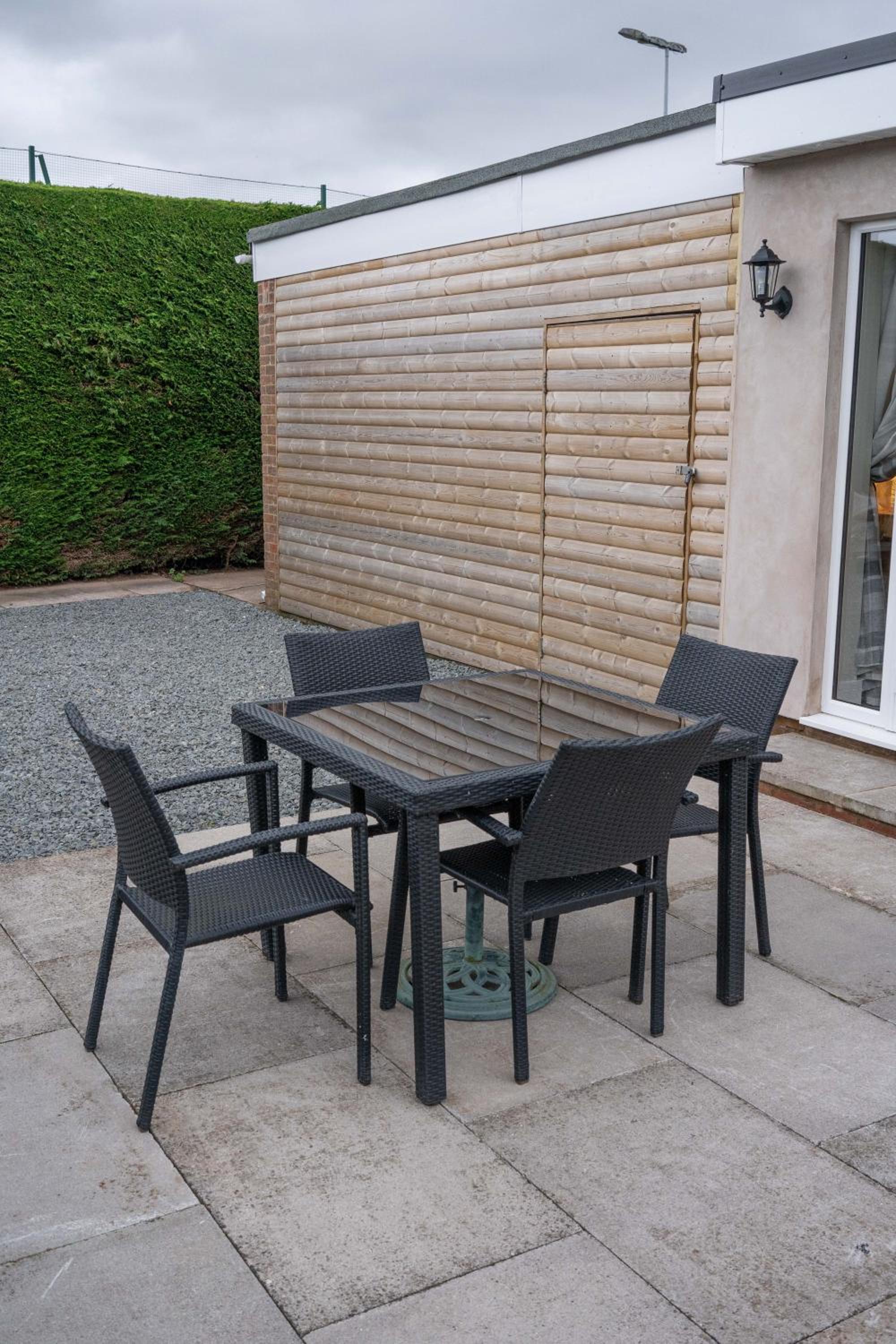 Contemporary new build with parking & garden in central location