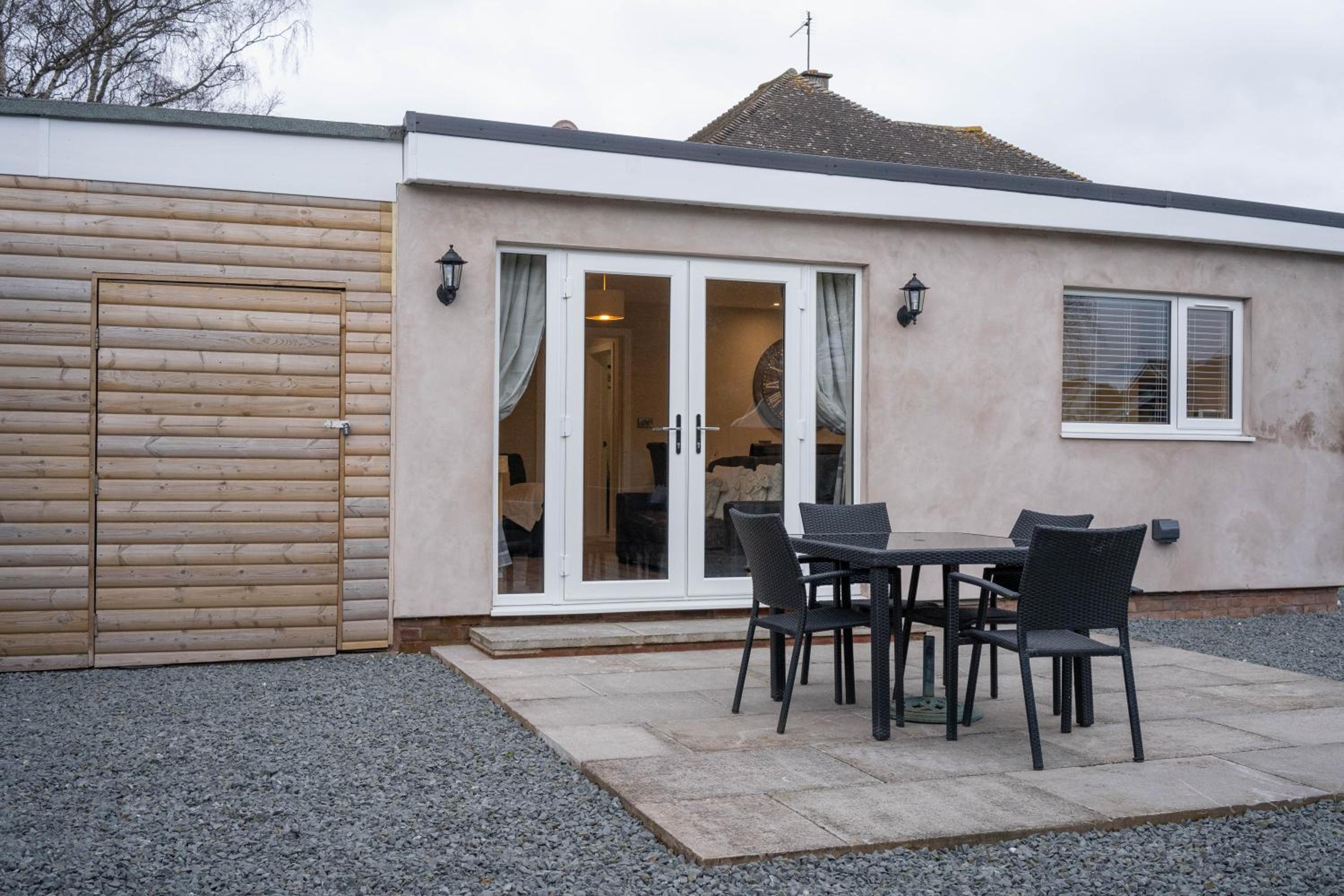 Contemporary new build with parking & garden in central location