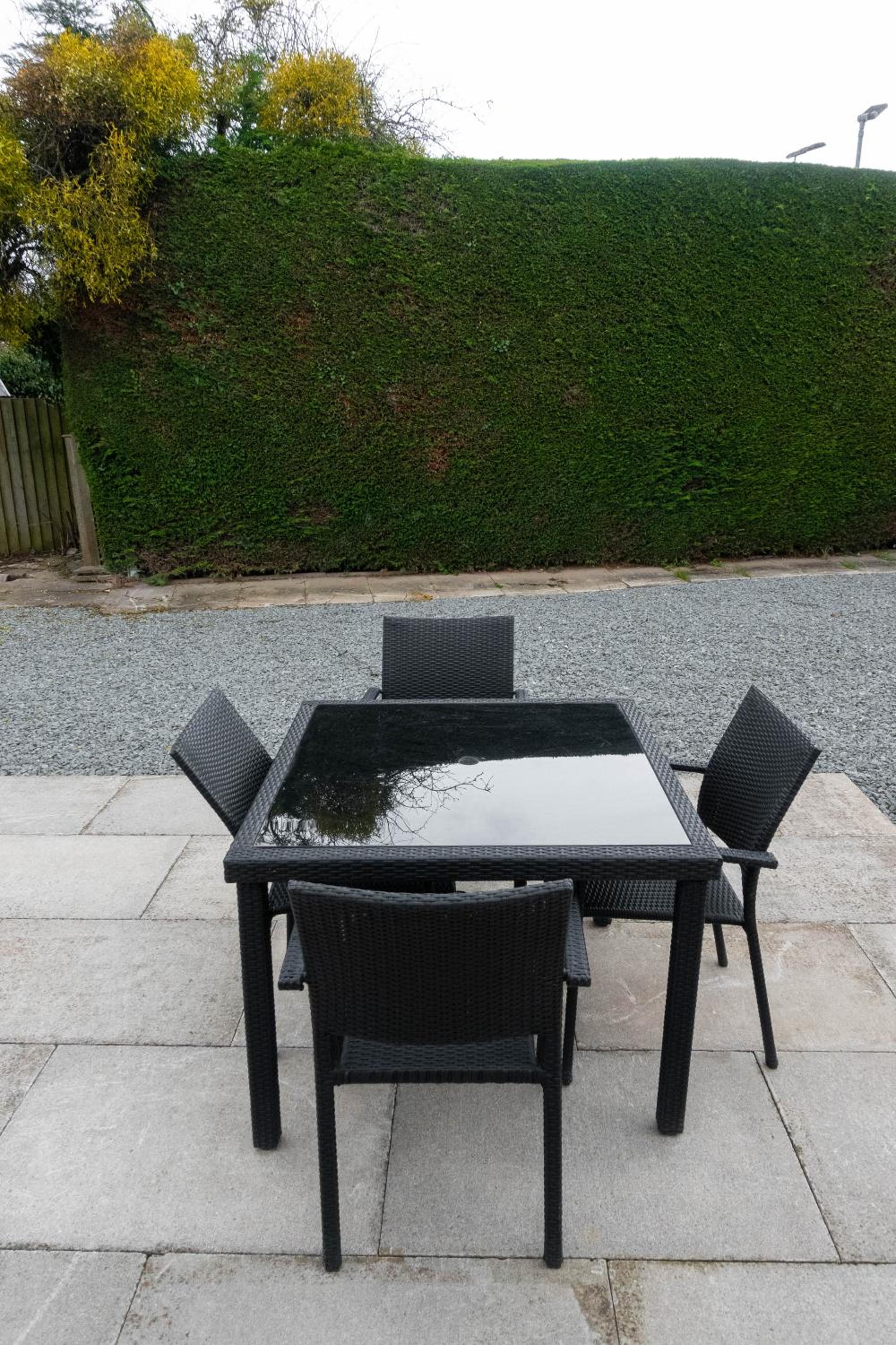 Contemporary new build with parking & garden in central location