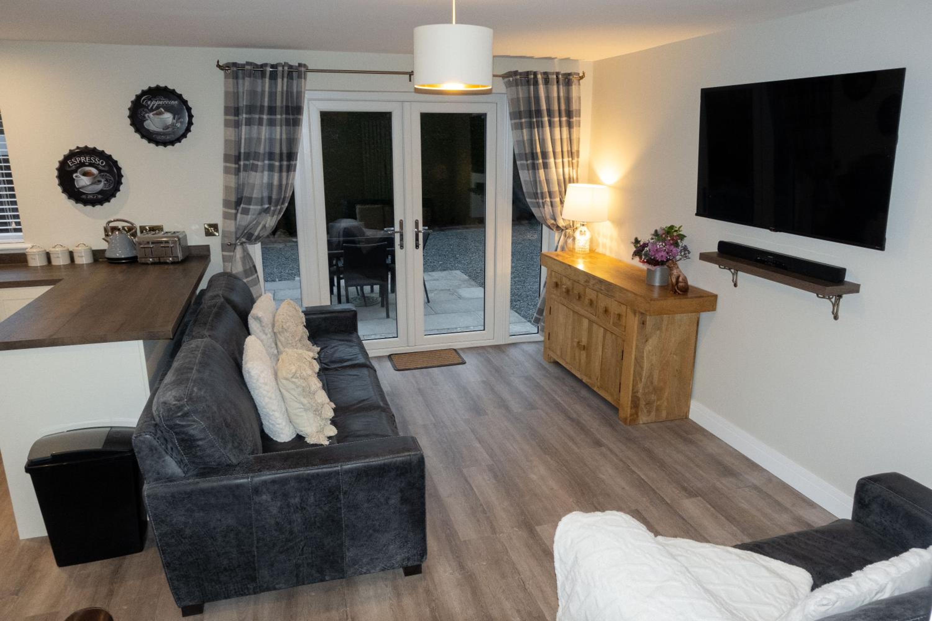 Contemporary new build with parking & garden in central location