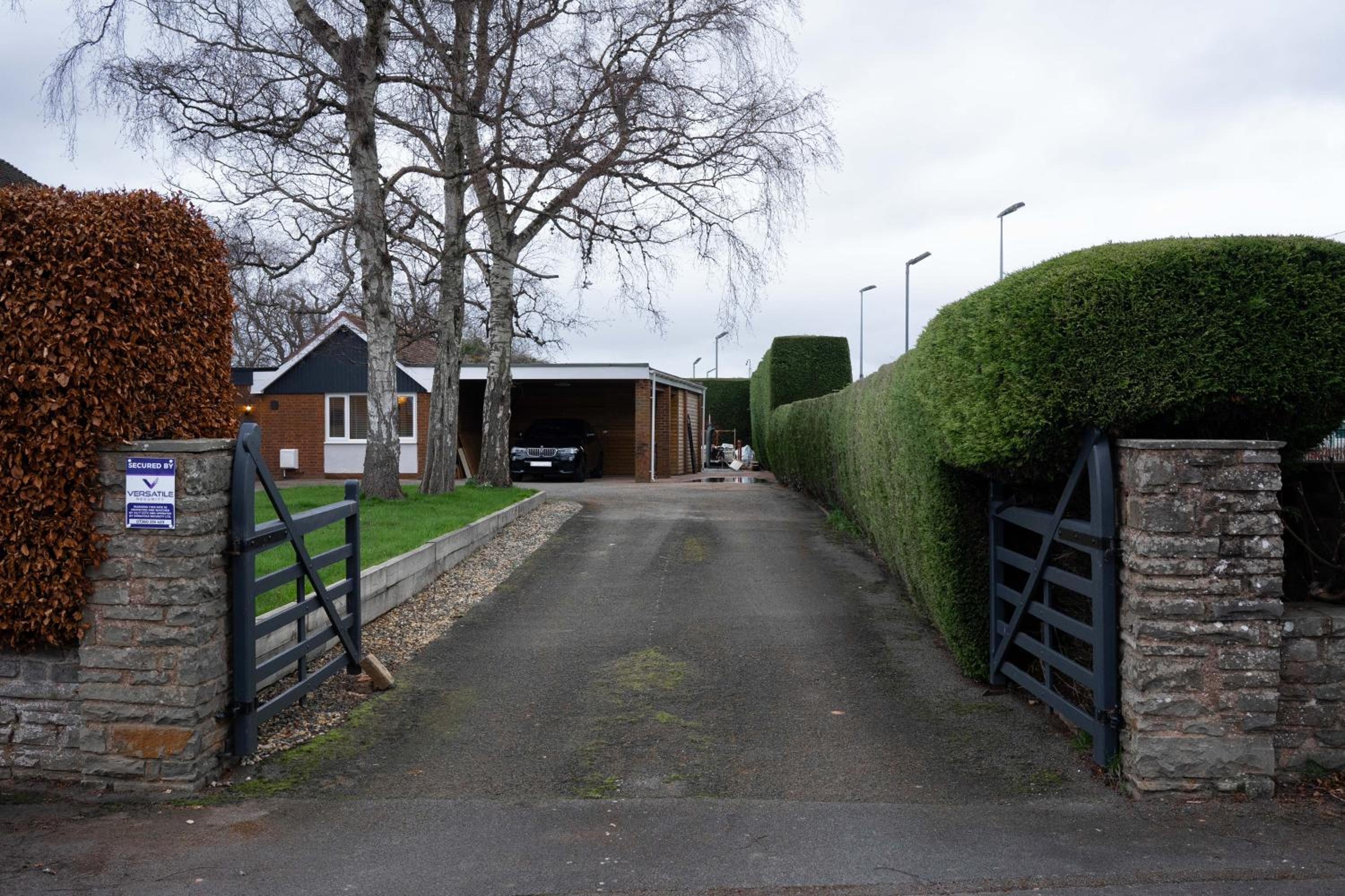 Contemporary new build with parking & garden in central location