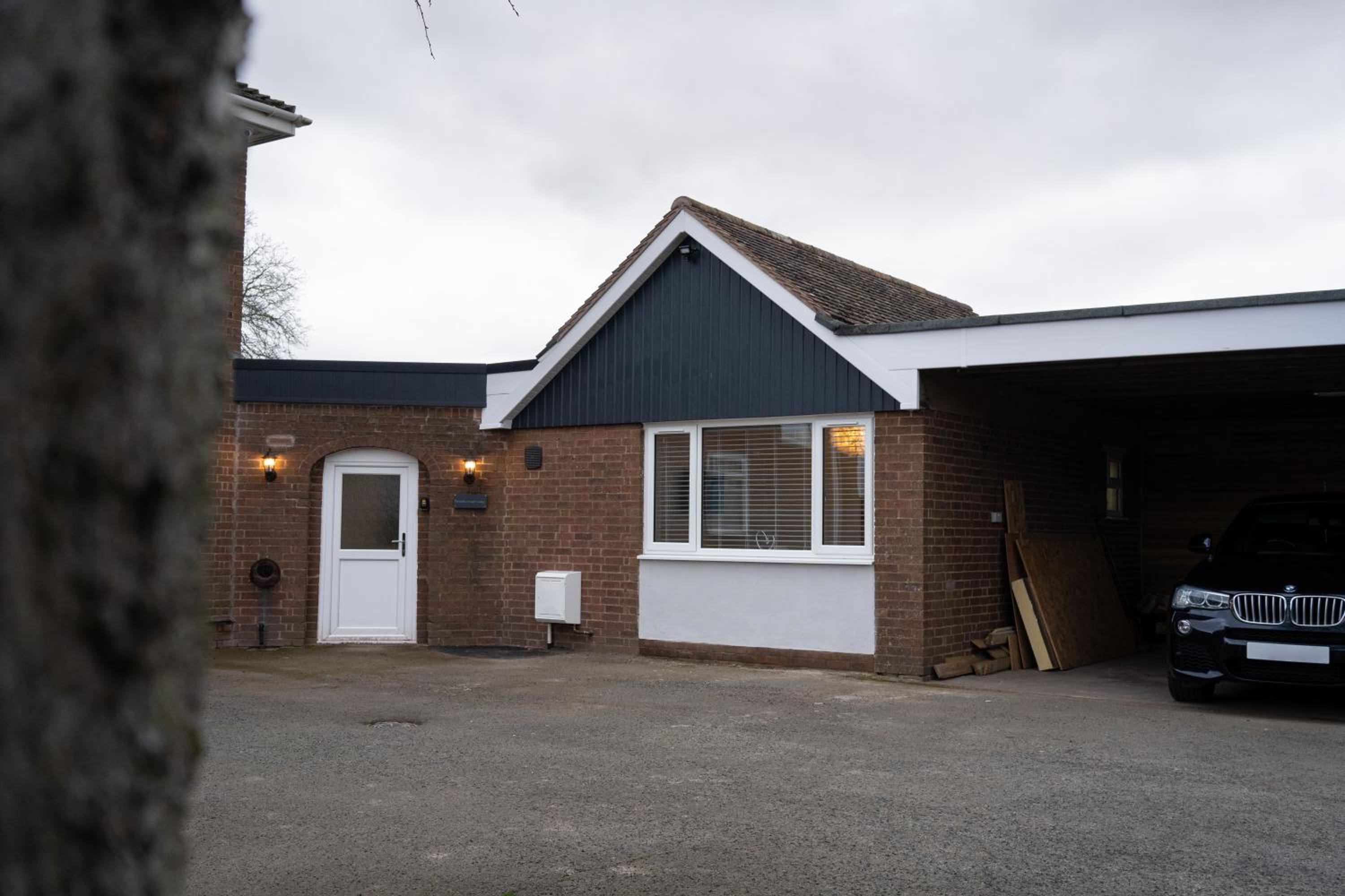 Contemporary new build with parking & garden in central location