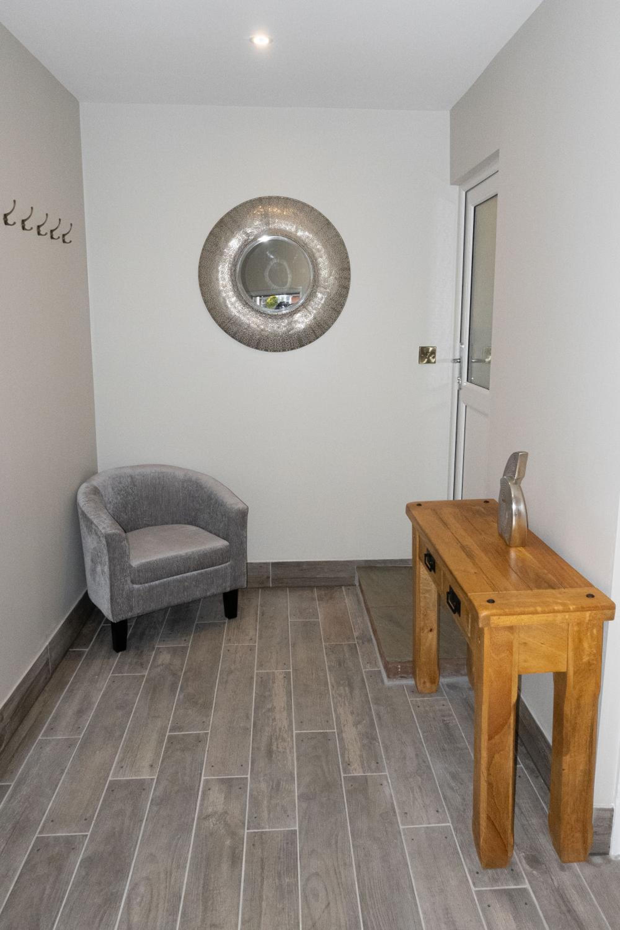 Contemporary new build with parking & garden in central location