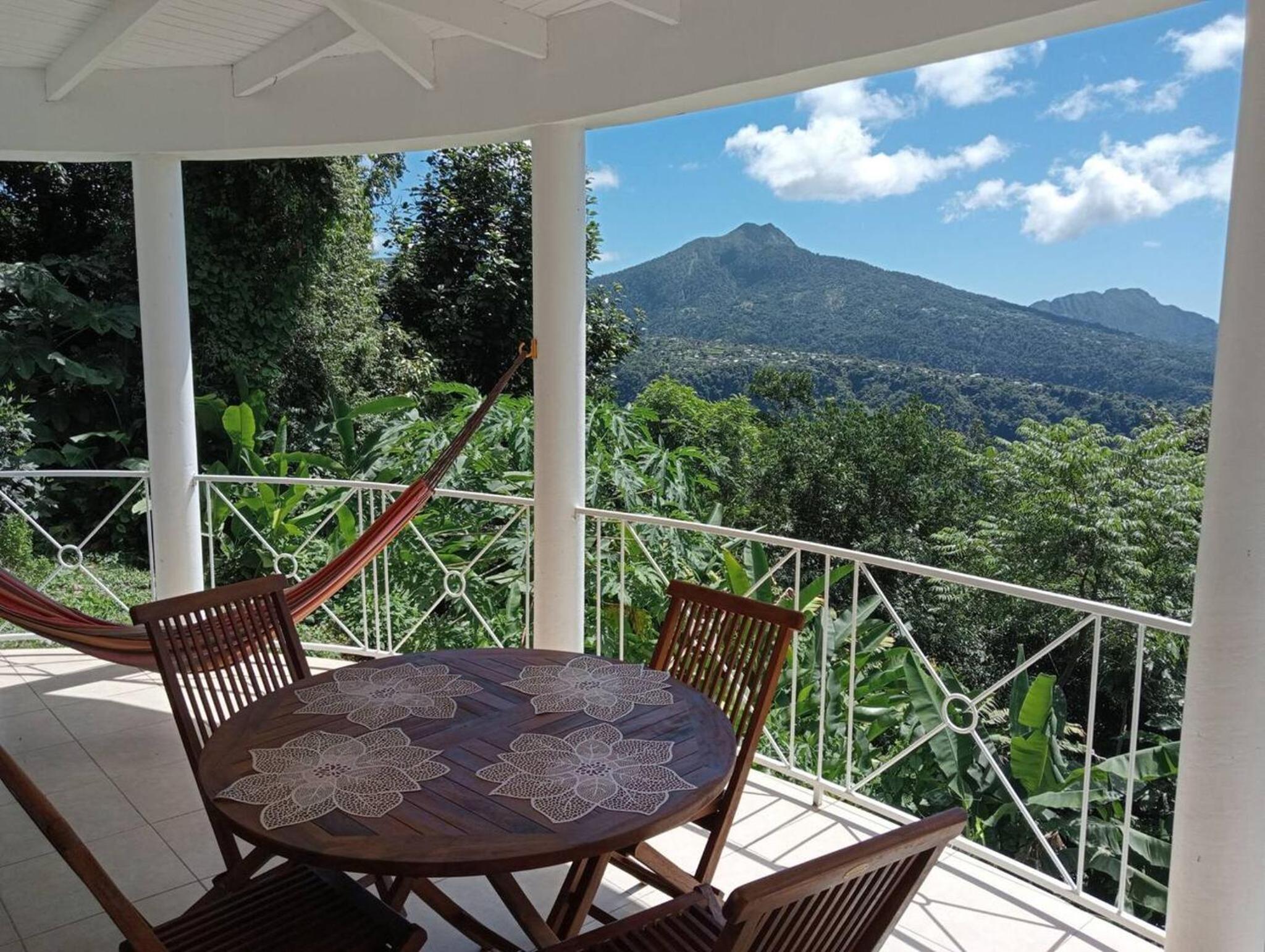 Charming house in Laudat with sea and mountain views