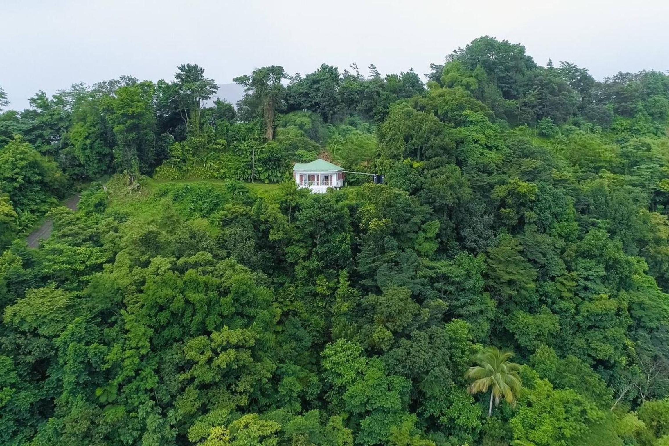 Charming house in Laudat with sea and mountain views