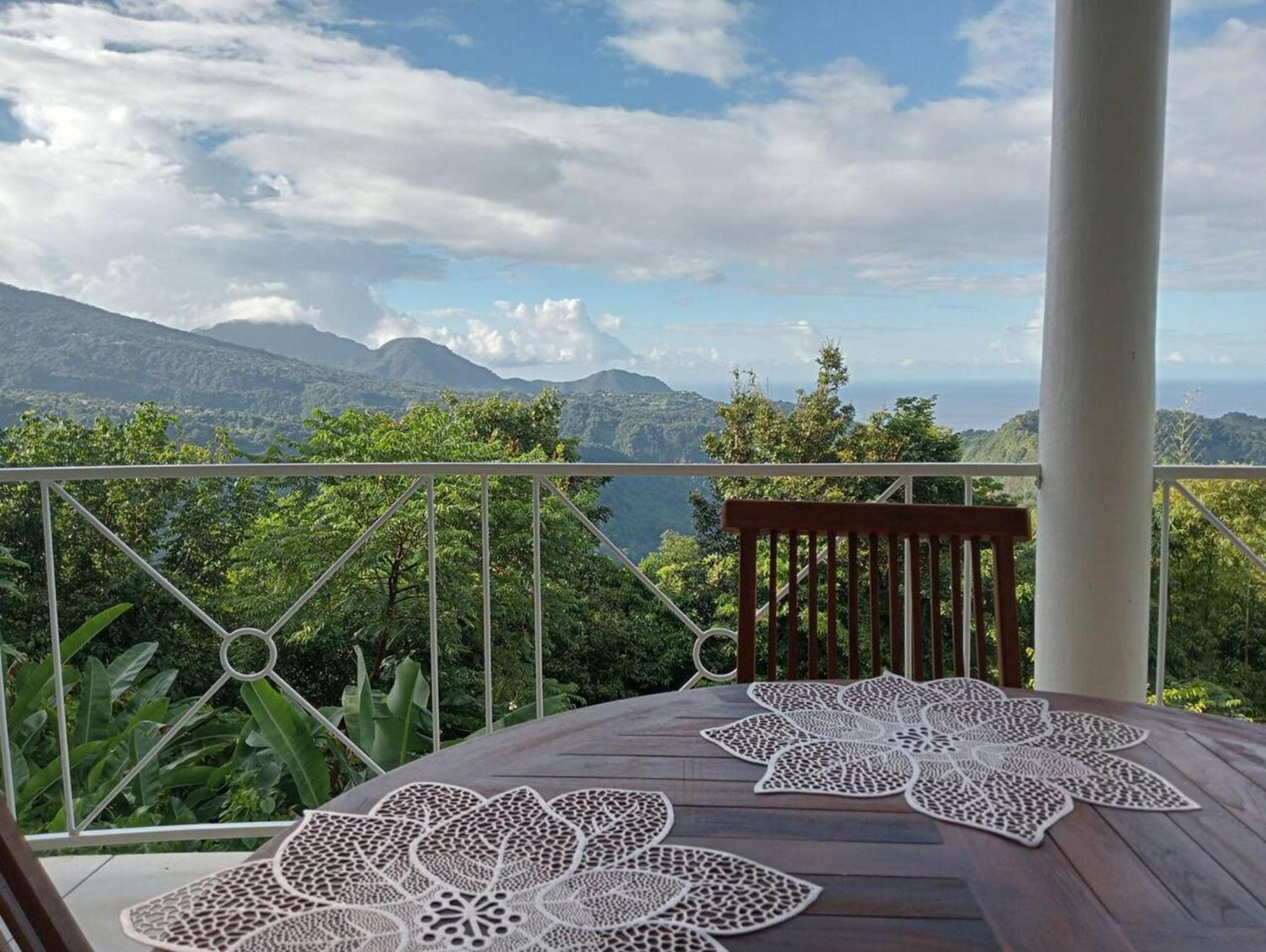 Charming house in Laudat with sea and mountain views