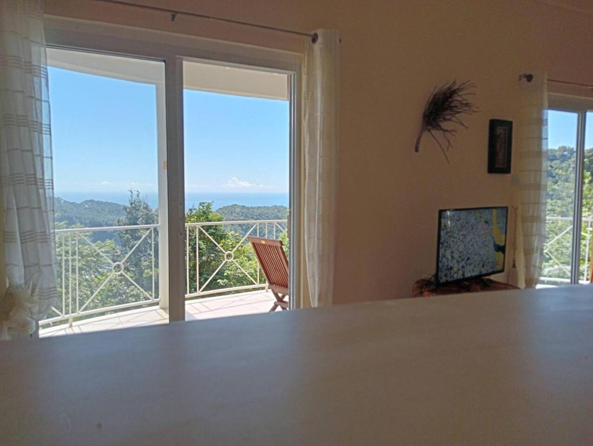 Charming house in Laudat with sea and mountain views