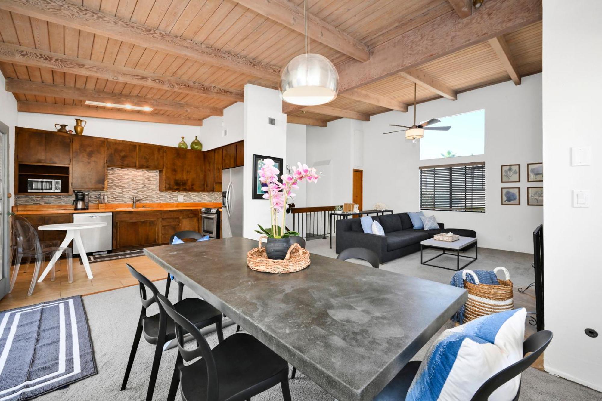 2 bedroom close to the beach on 65th St