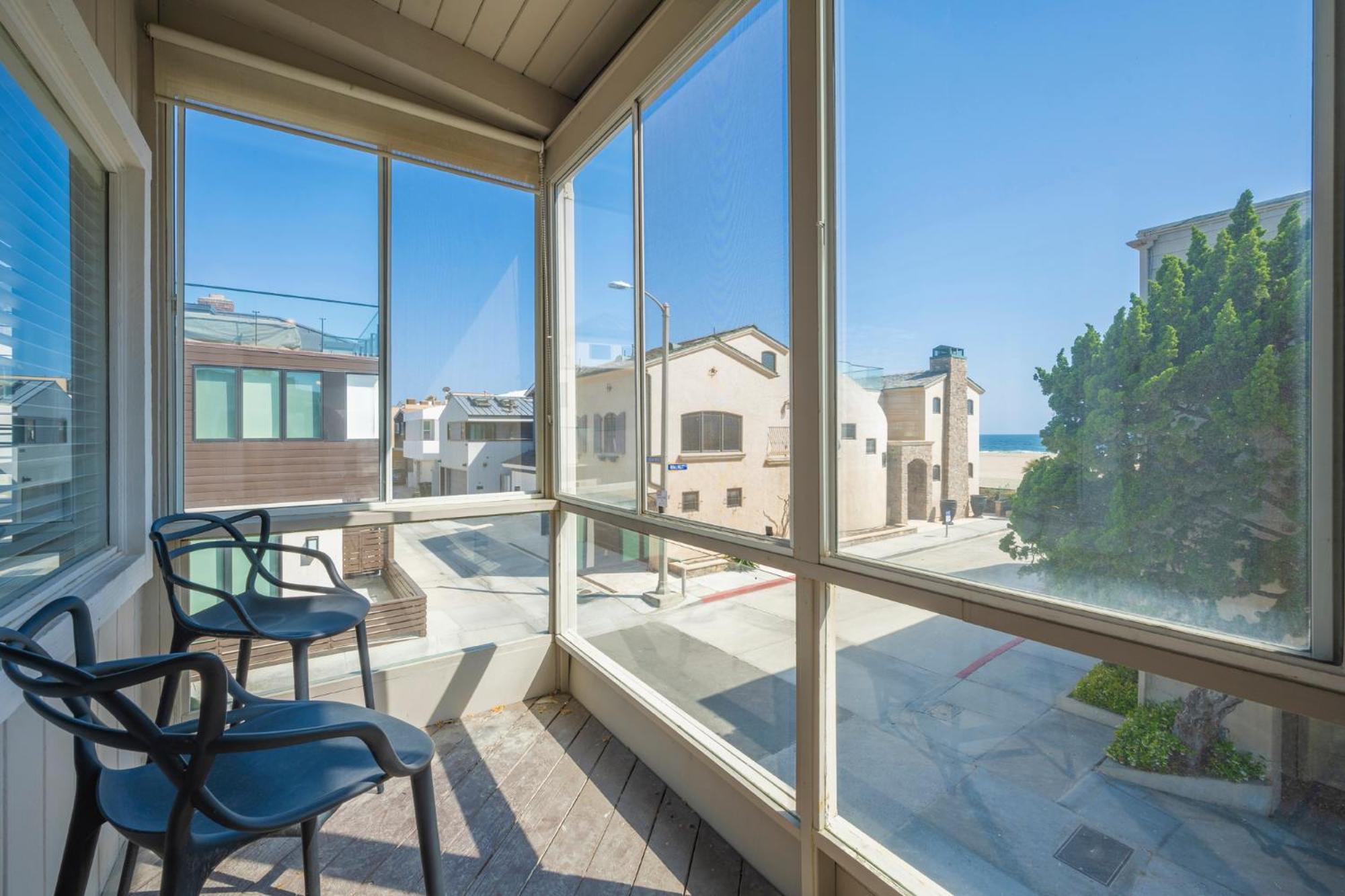 2 bedroom close to the beach on 65th St