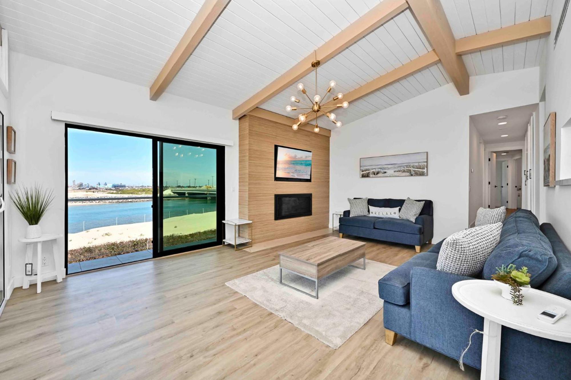 Immaculate Home with 180 degree views of the Beach & Ocean view 5