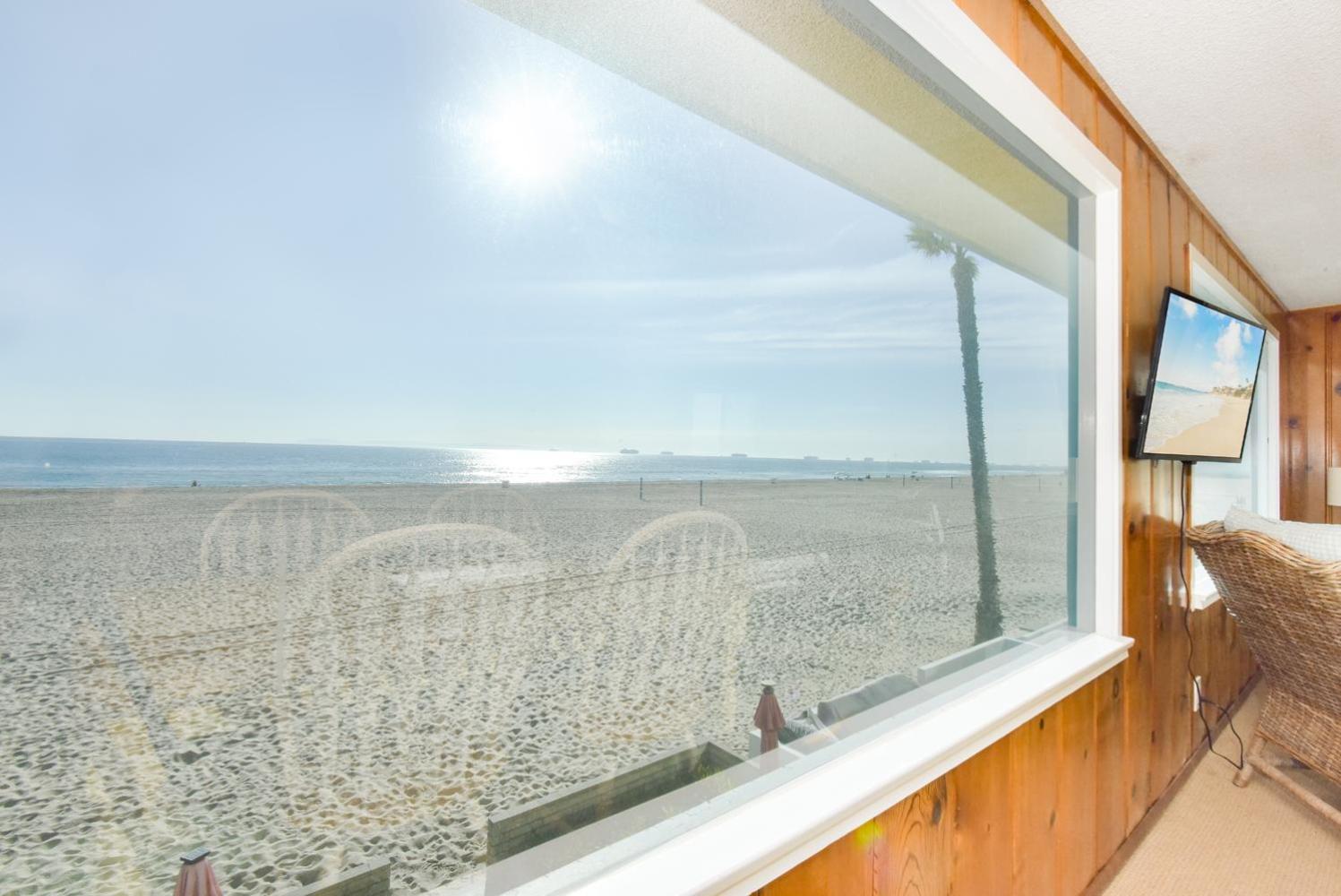 Upstairs 2 Bedroom Home with Ocean Views on 65th St view 3