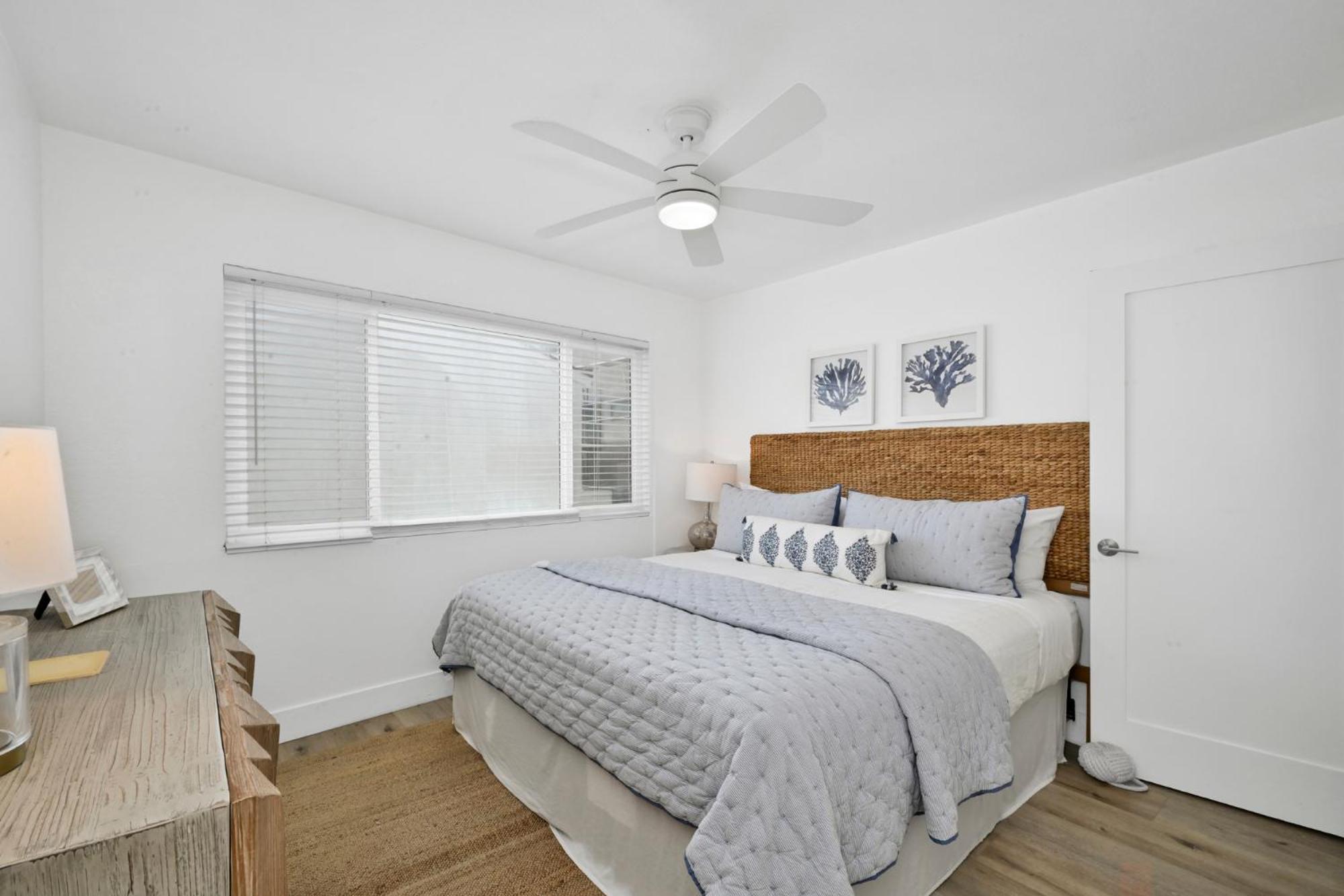 NEW - 3 Bedroom near the Balboa Pier and Fun Zone with AC view 5