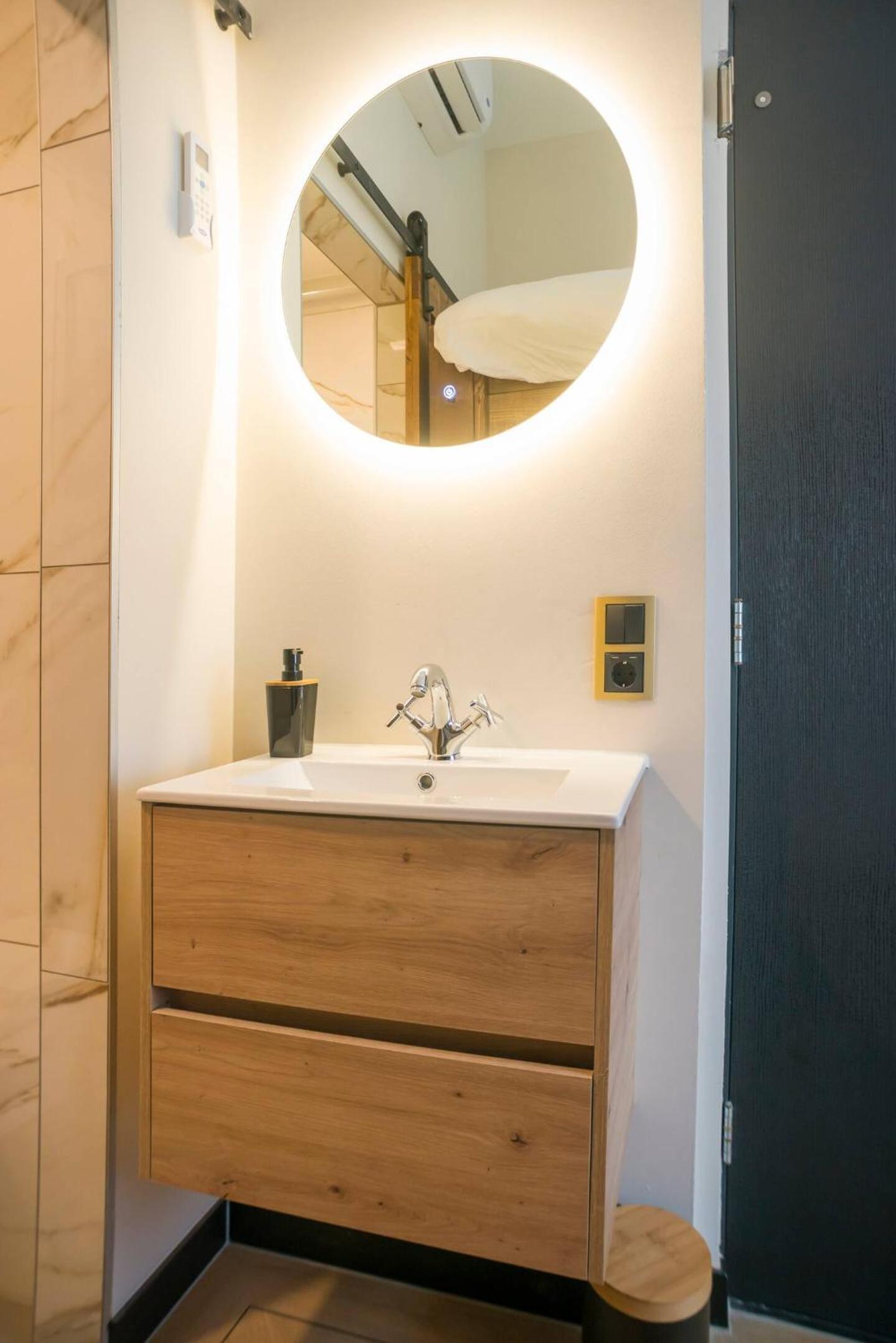 Petite Room with WiFi, AC, and Shared Kitchen view 2