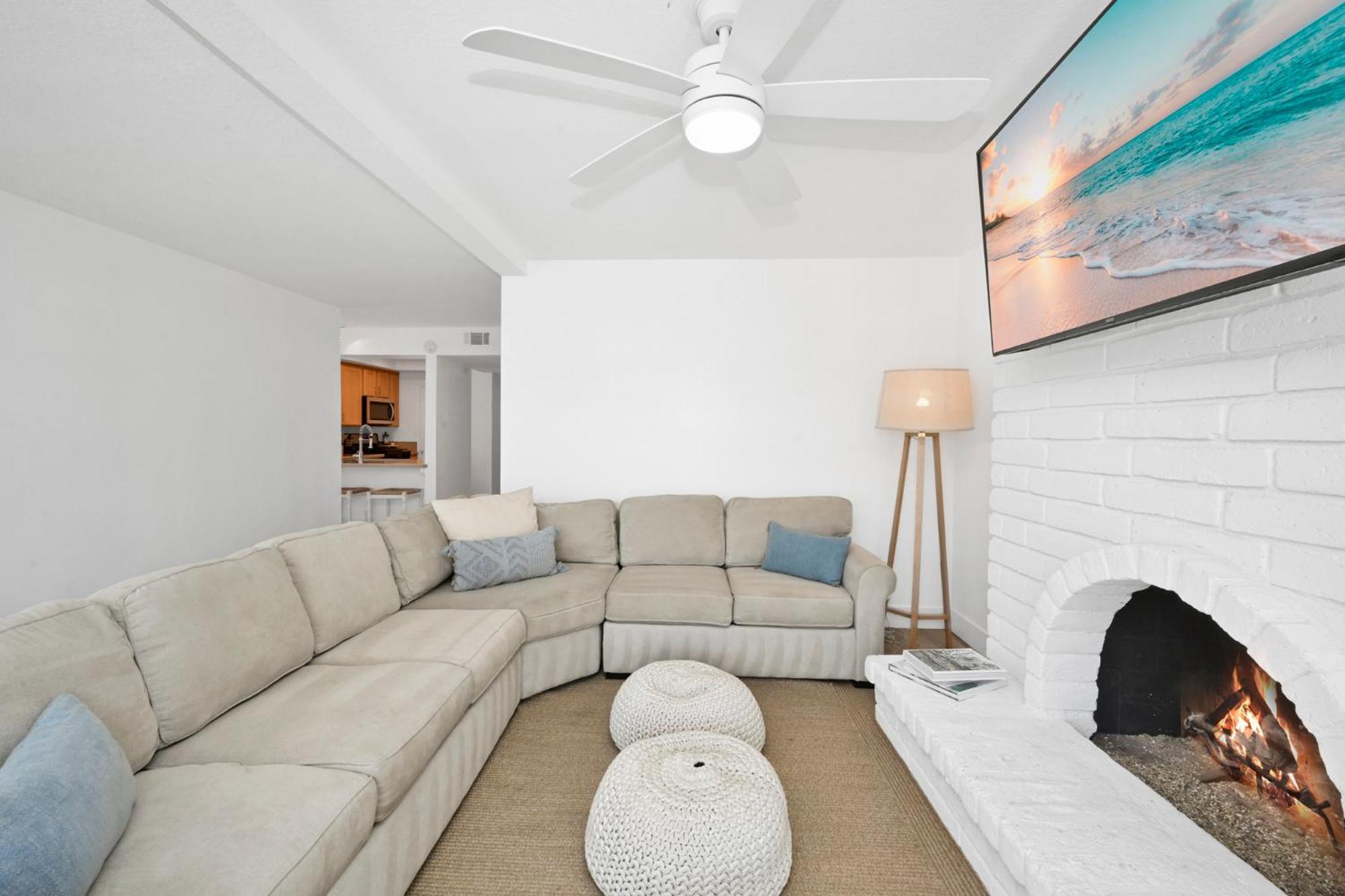 6 Bedroom Duplex near the Balboa Pier and Fun Zone with AC view 4