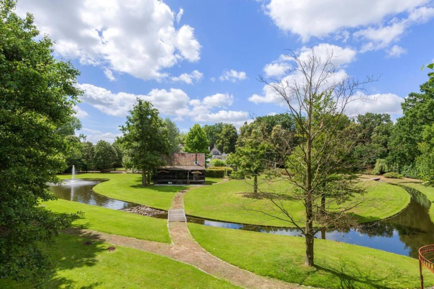 Boxtel Farmstay w Free Parking, Lake View & Space view 3