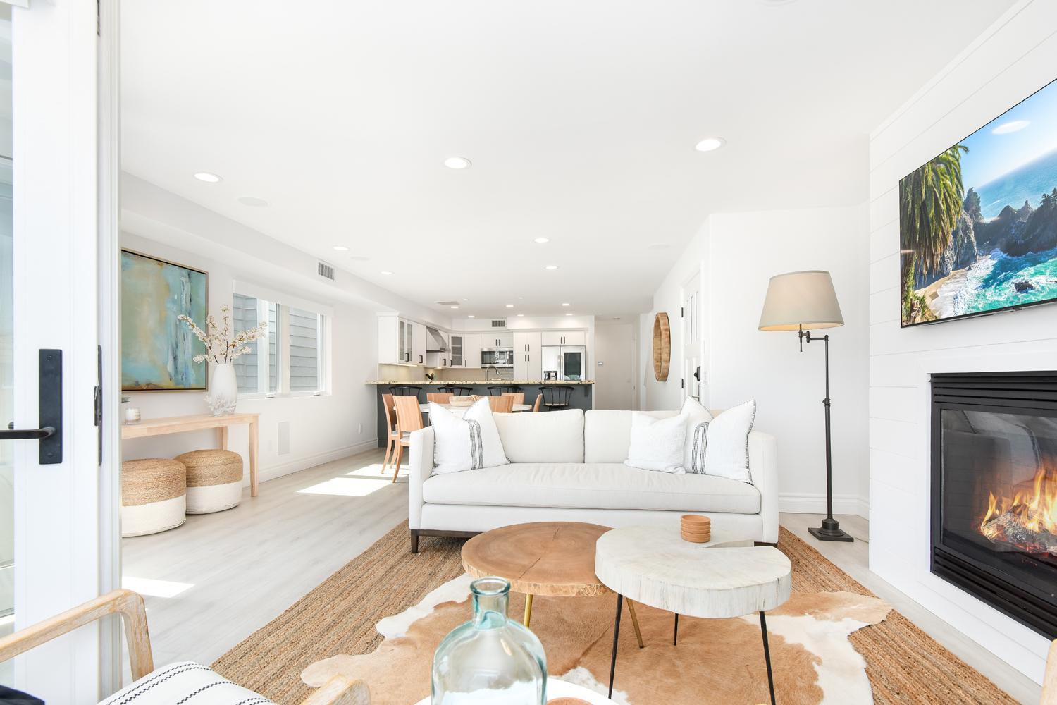 Luxury 3 Bedroom walk to Beach & Pier view 3