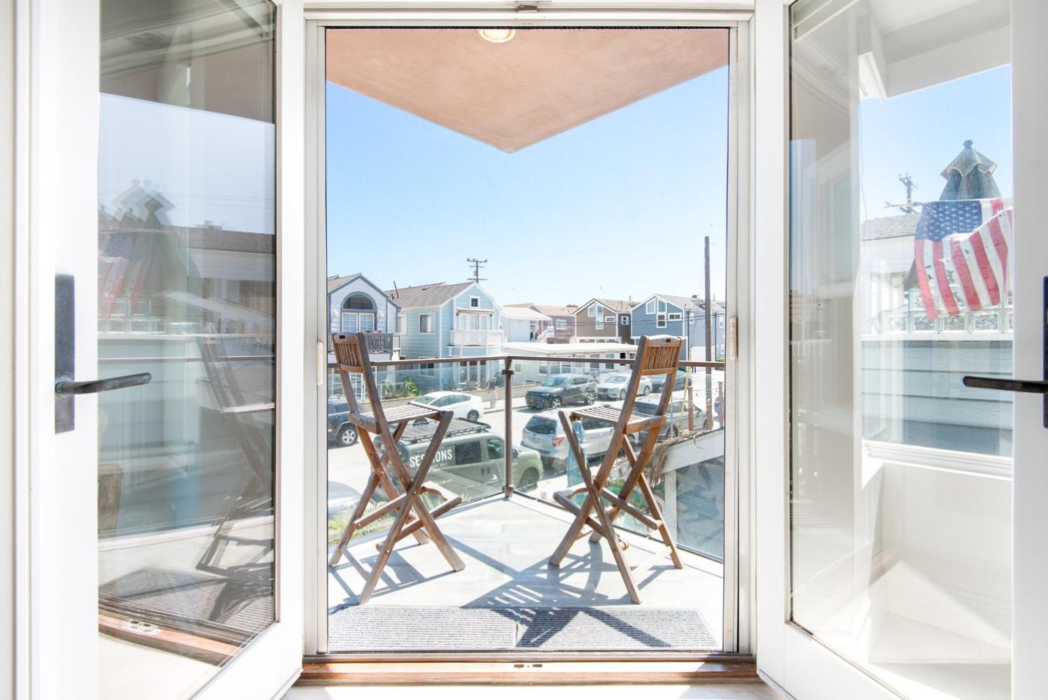 Luxury 3 Bedroom walk to Beach & Pier view 5