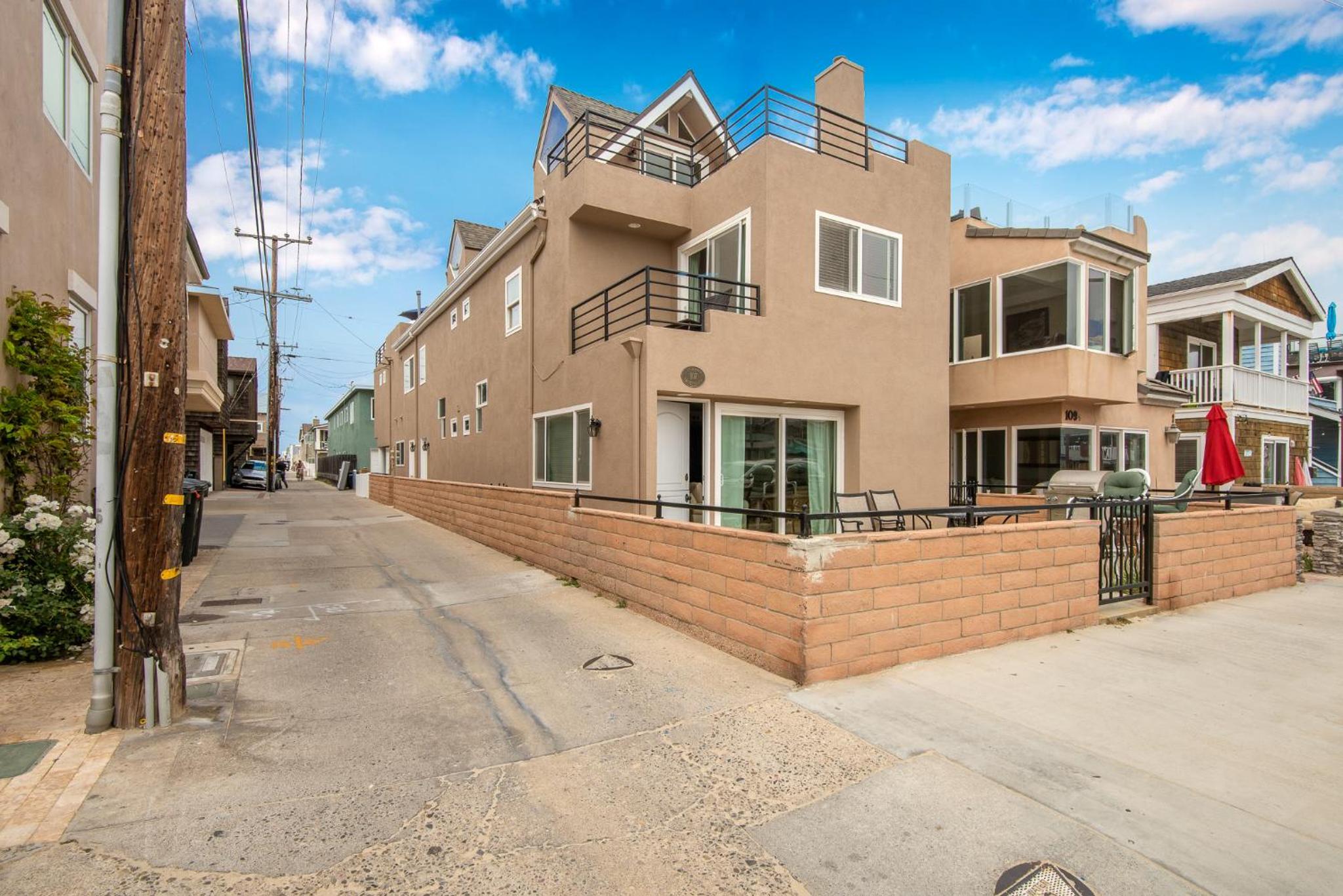 1 House from the Sand with Rooftop Deck on 28th Street view 3