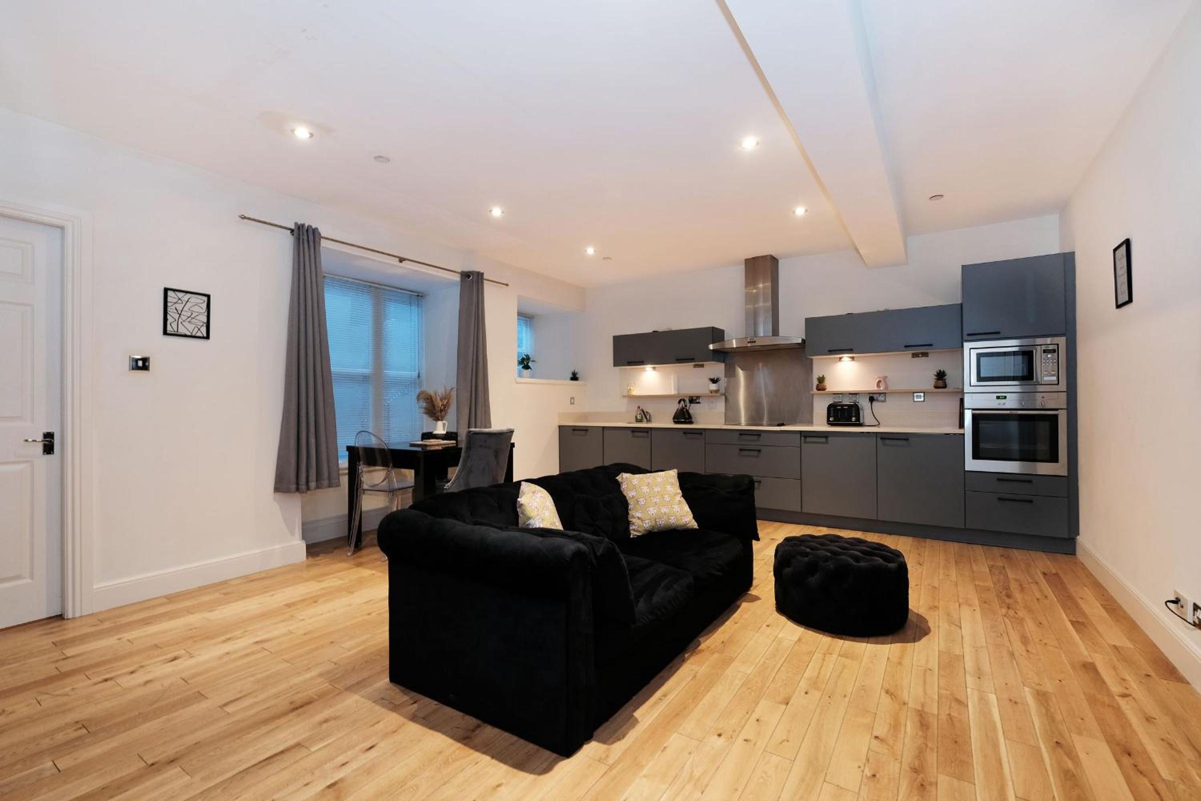 One of a kind Historic 3 bedroom apartment view 3