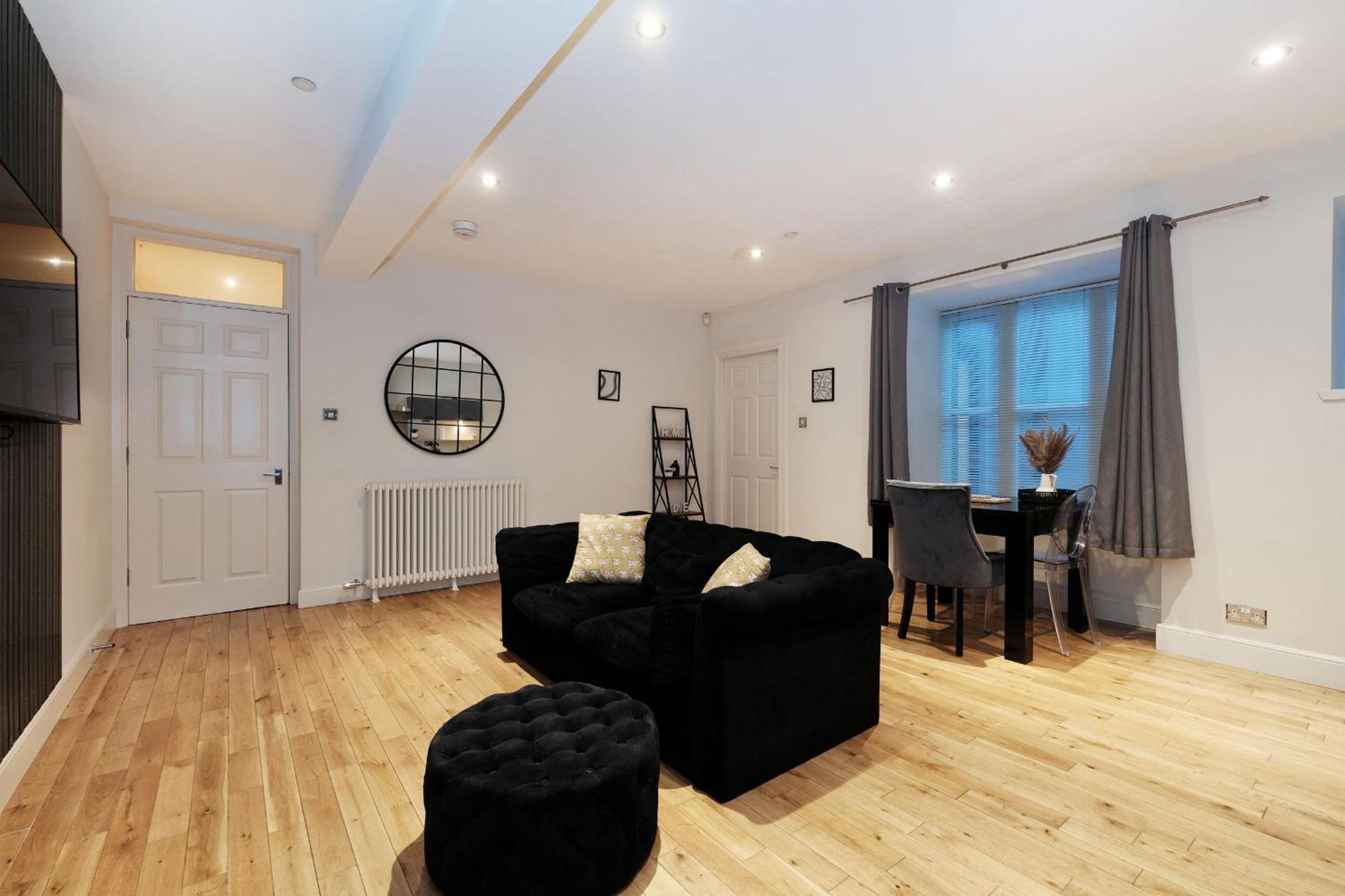 One of a kind Historic 3 bedroom apartment view 4